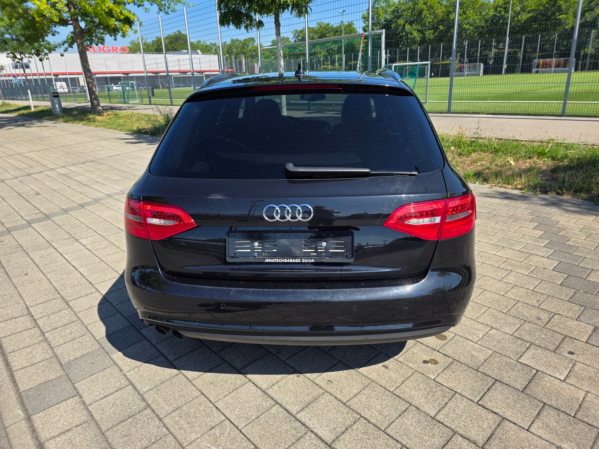 AUDI A4 Avant 2.0 TDI quattro-image-5
