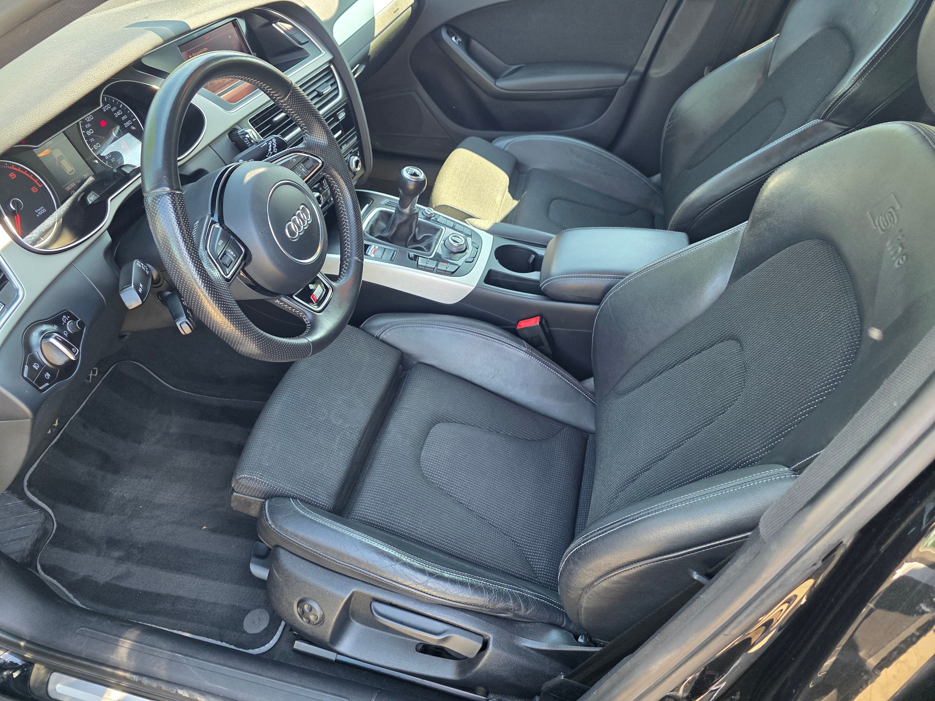 AUDI A4 Avant 2.0 TDI quattro-image-18