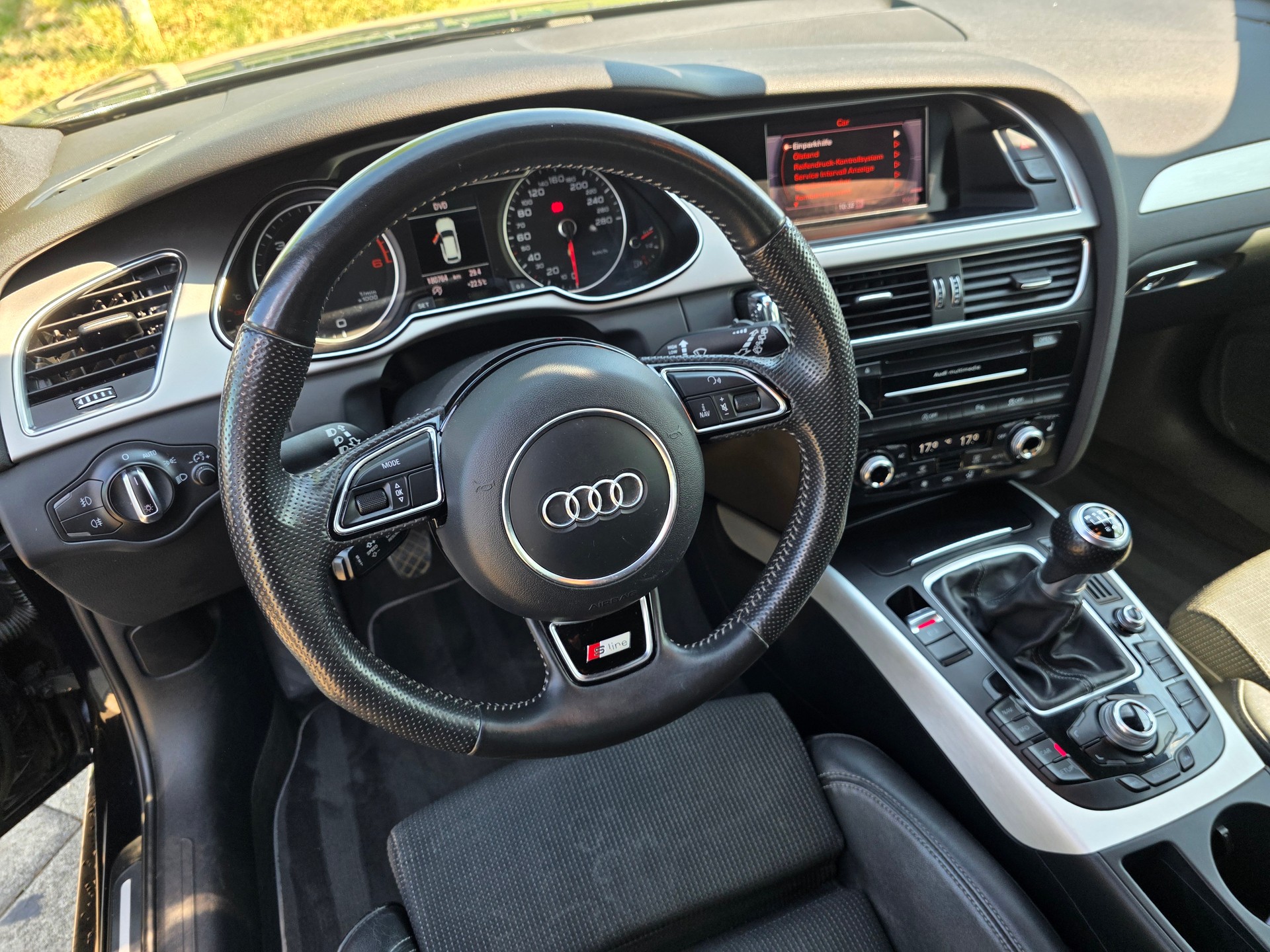 AUDI A4 Avant 2.0 TDI quattro-image-16