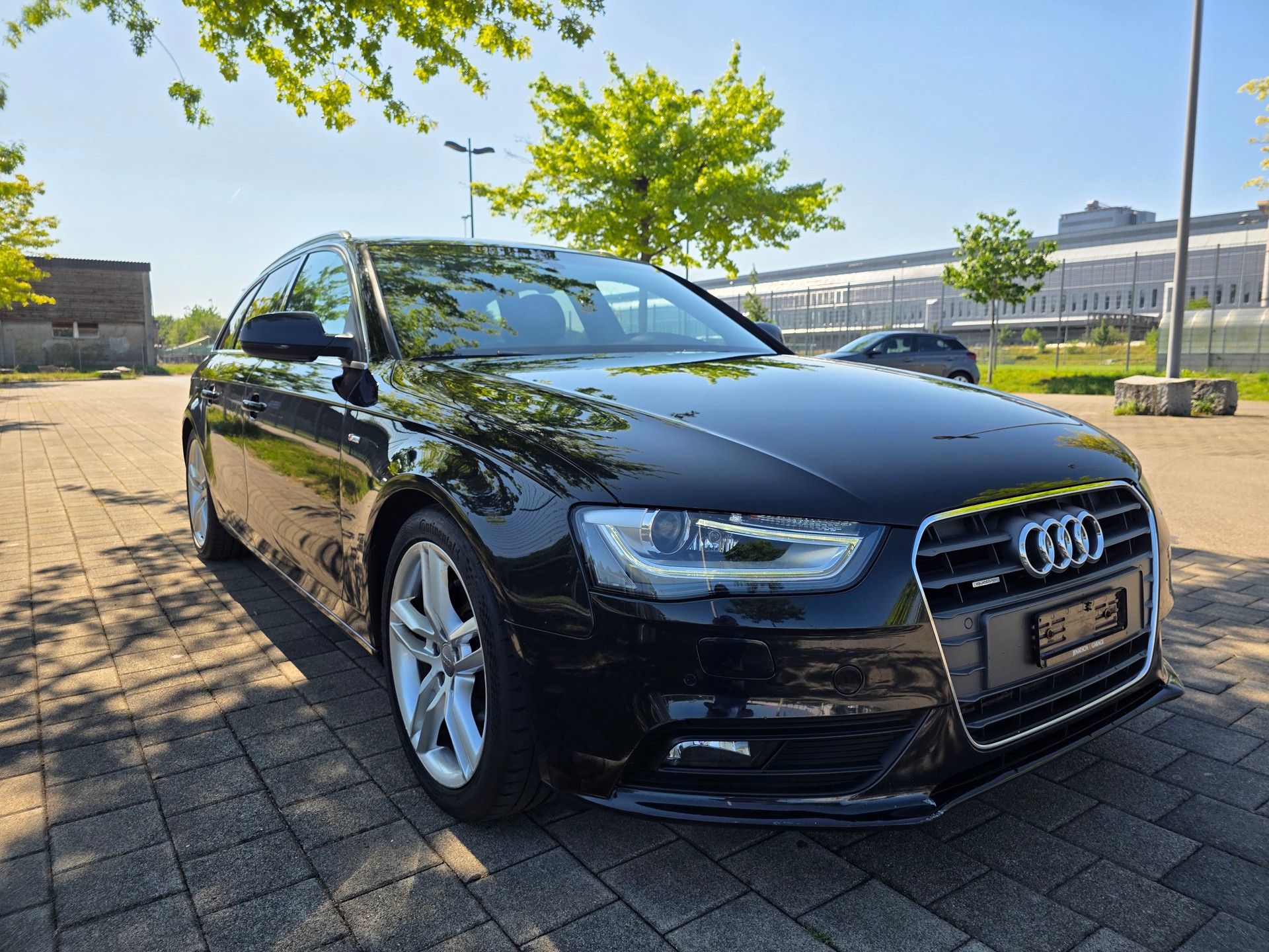AUDI A4 Avant 2.0 TDI quattro-image-1