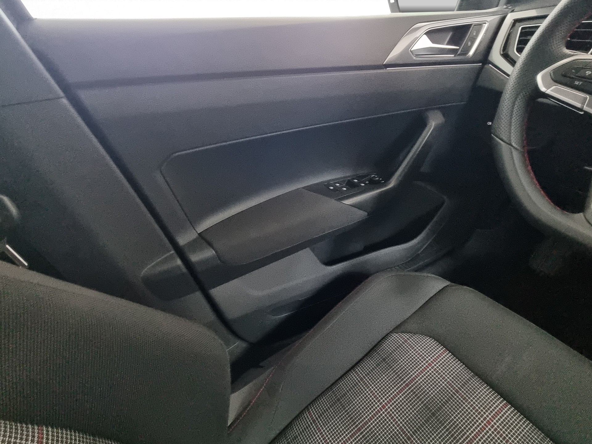 VW Polo 2.0 TSI GTI DSG-image-11