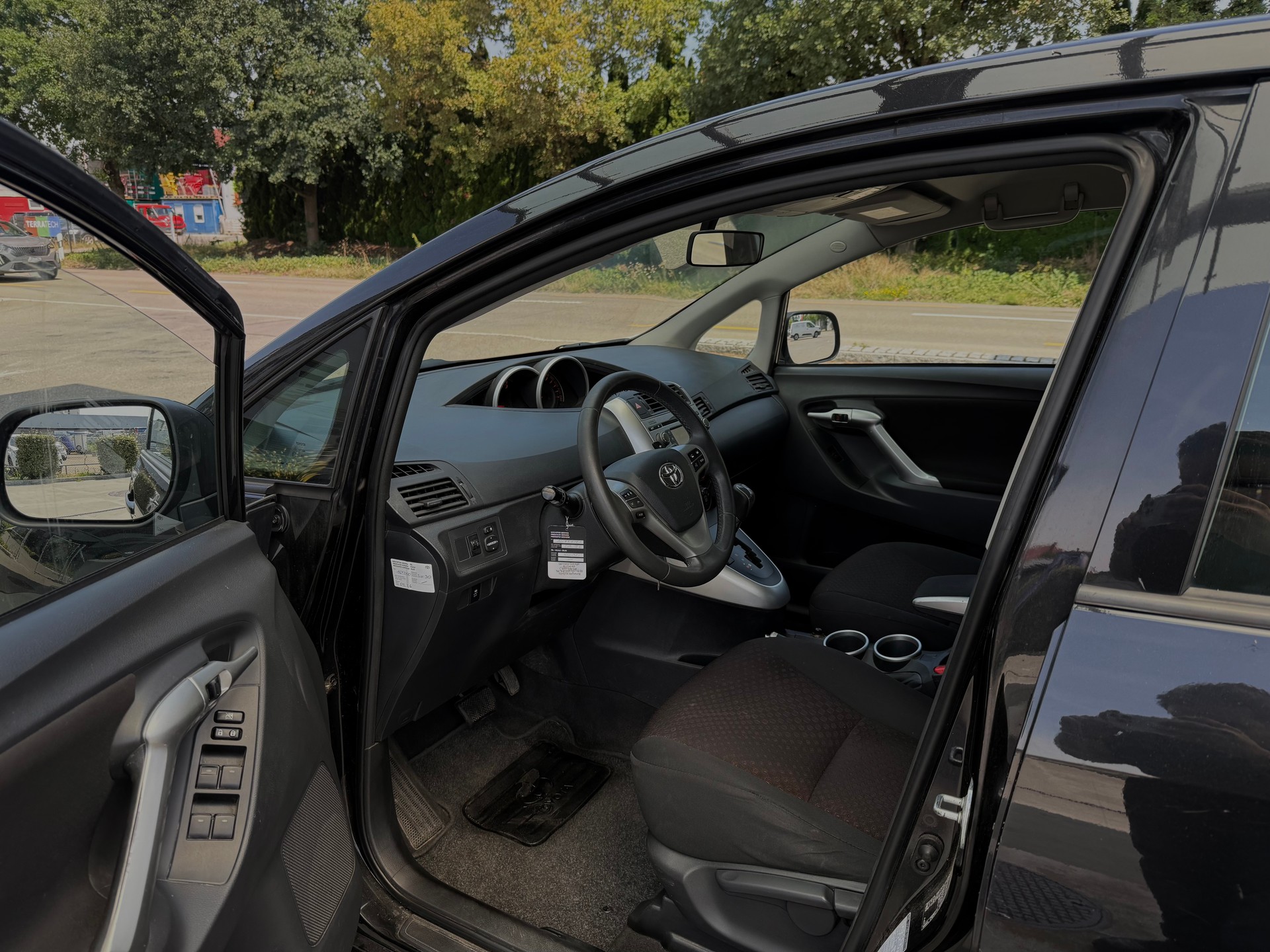 TOYOTA Verso 1.8 Linea Luna Multidrive / Frisch ab MFK 13.07.2026 / Servicegepflegt bei TOYOTA / 7 Plätzer / 8-fach bereift / 1.Hand-image-9