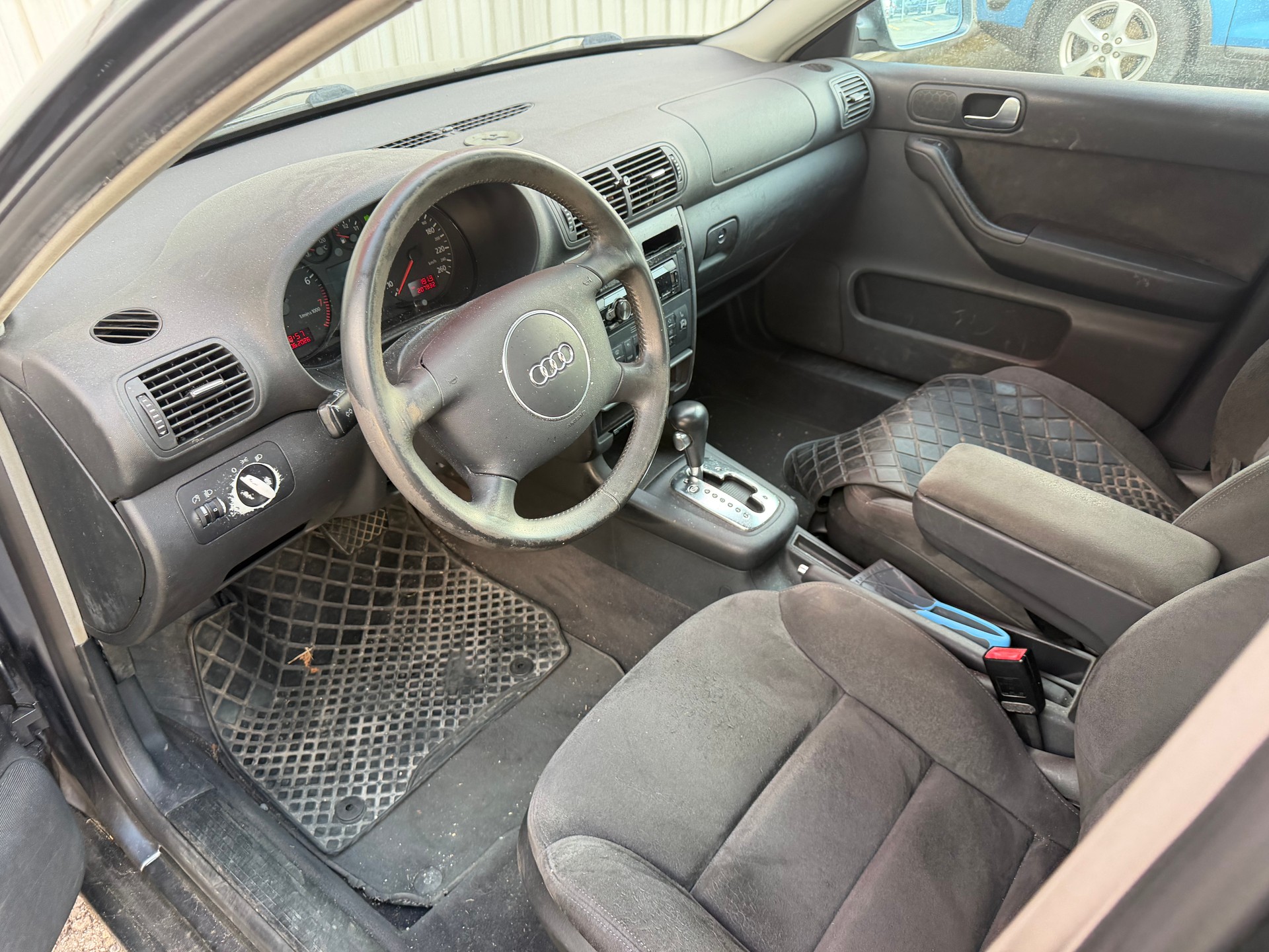 AUDI A3 1.8 T Attraction-image-6