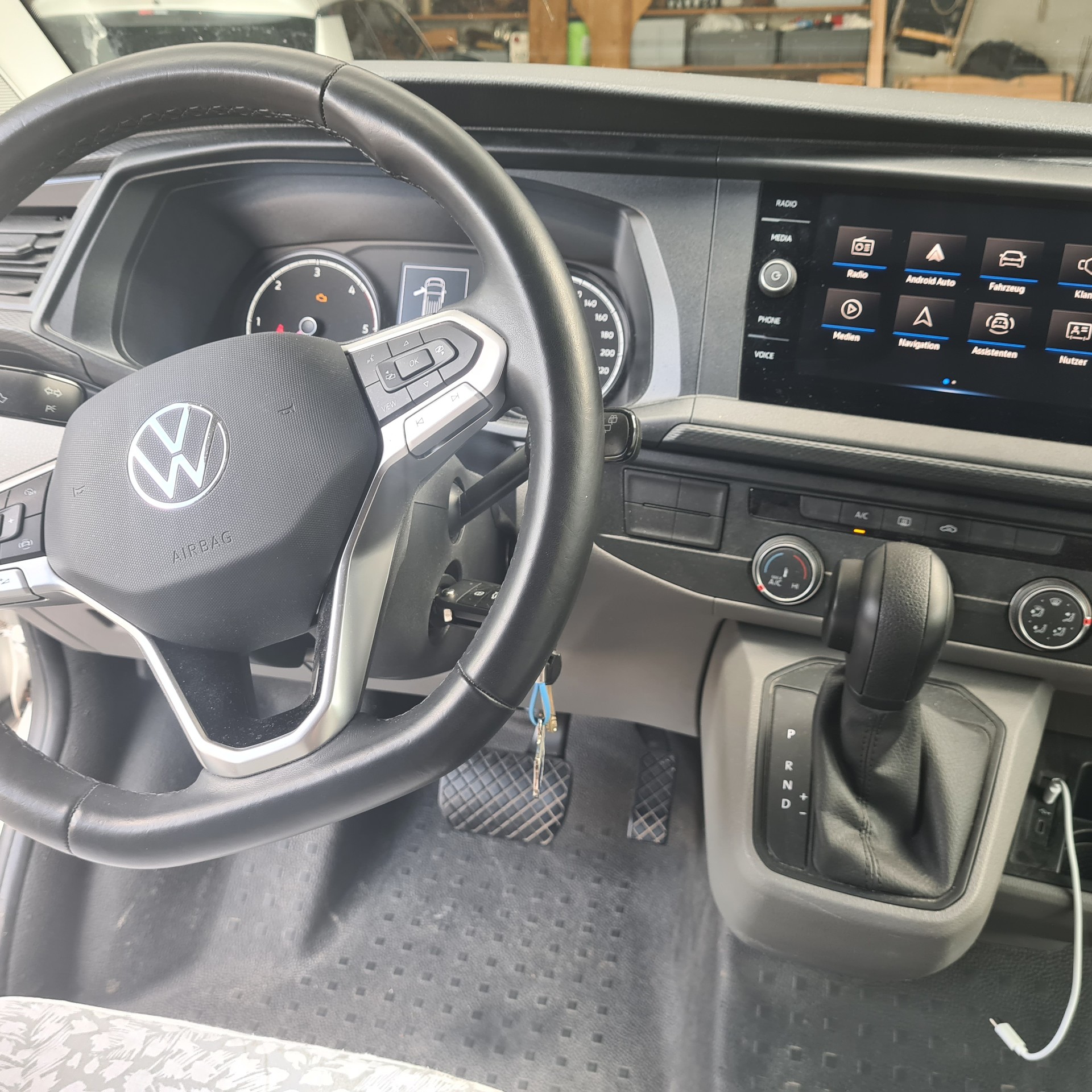 VW T6.1 2.0 TDI 150 DSG Campervan (Bulli)-image-6