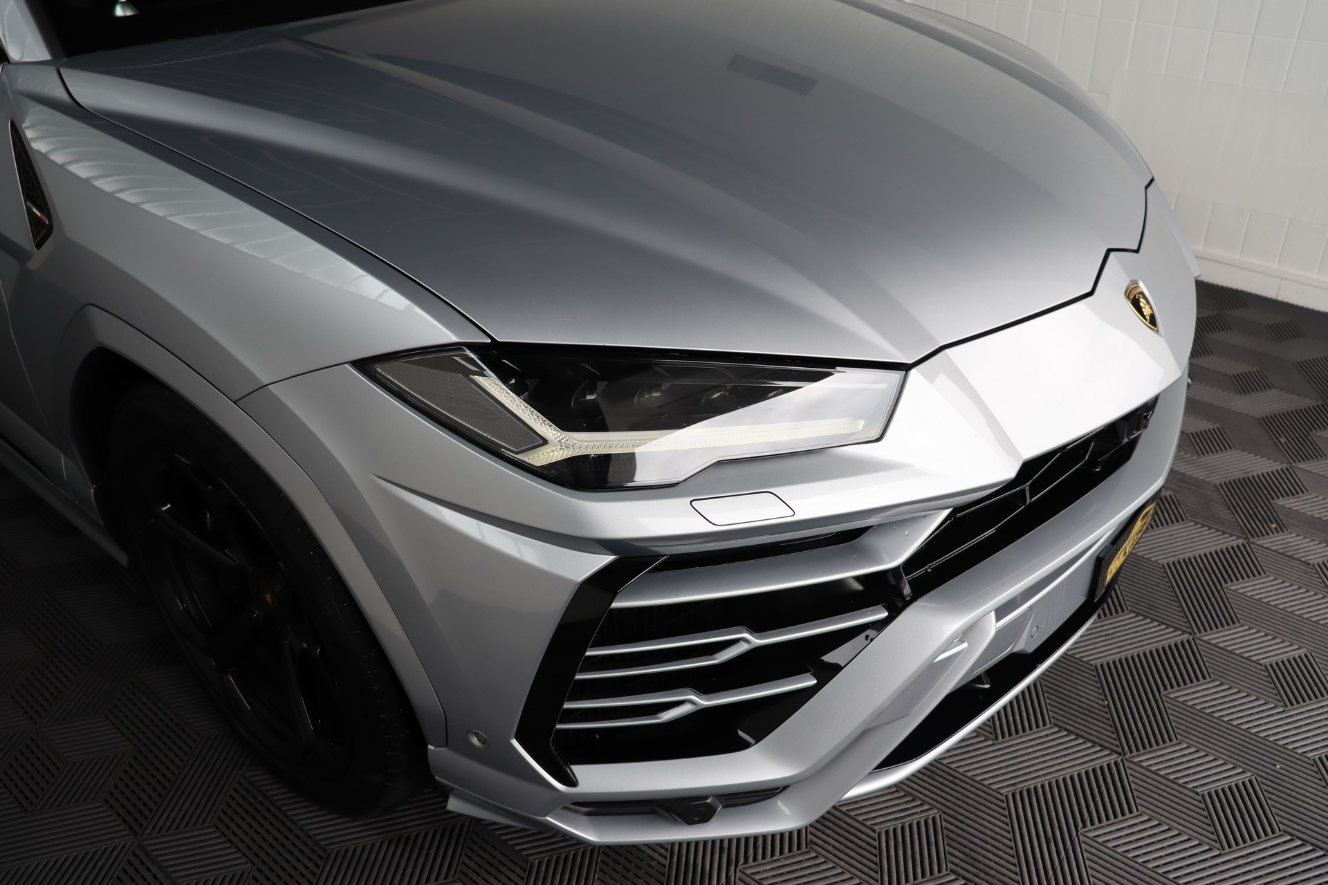 LAMBORGHINI Urus E-Gear-image-2