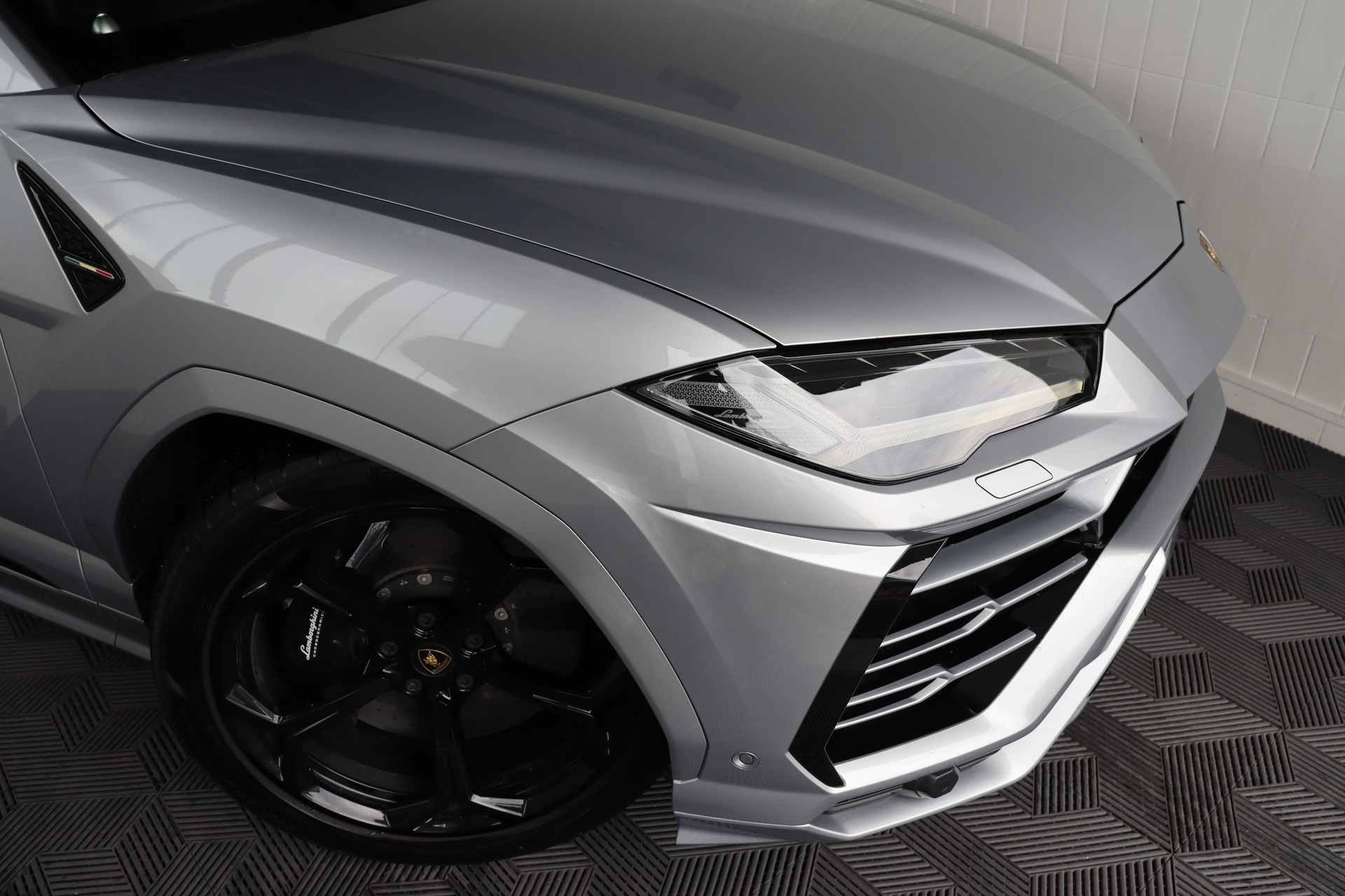 LAMBORGHINI Urus E-Gear-image-6