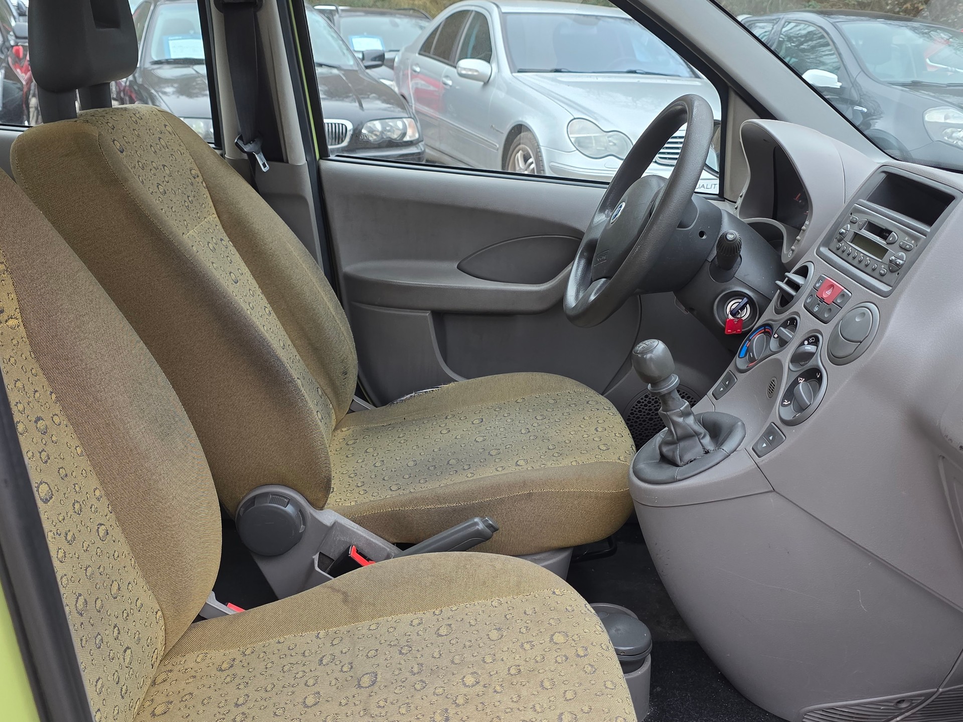 FIAT Panda 1.1 Active ab MFK 10.25-image-4