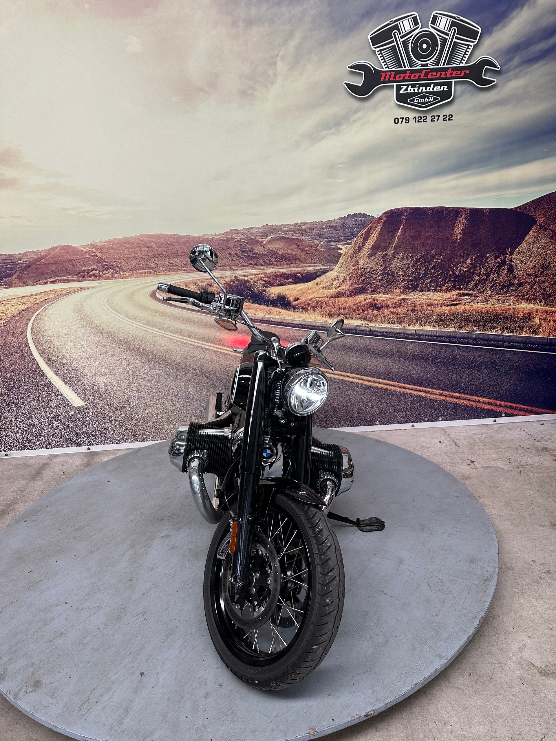 BMW R 18 mit Akrapovic Auspuff und Rückwärtsgang-showroom-element-2