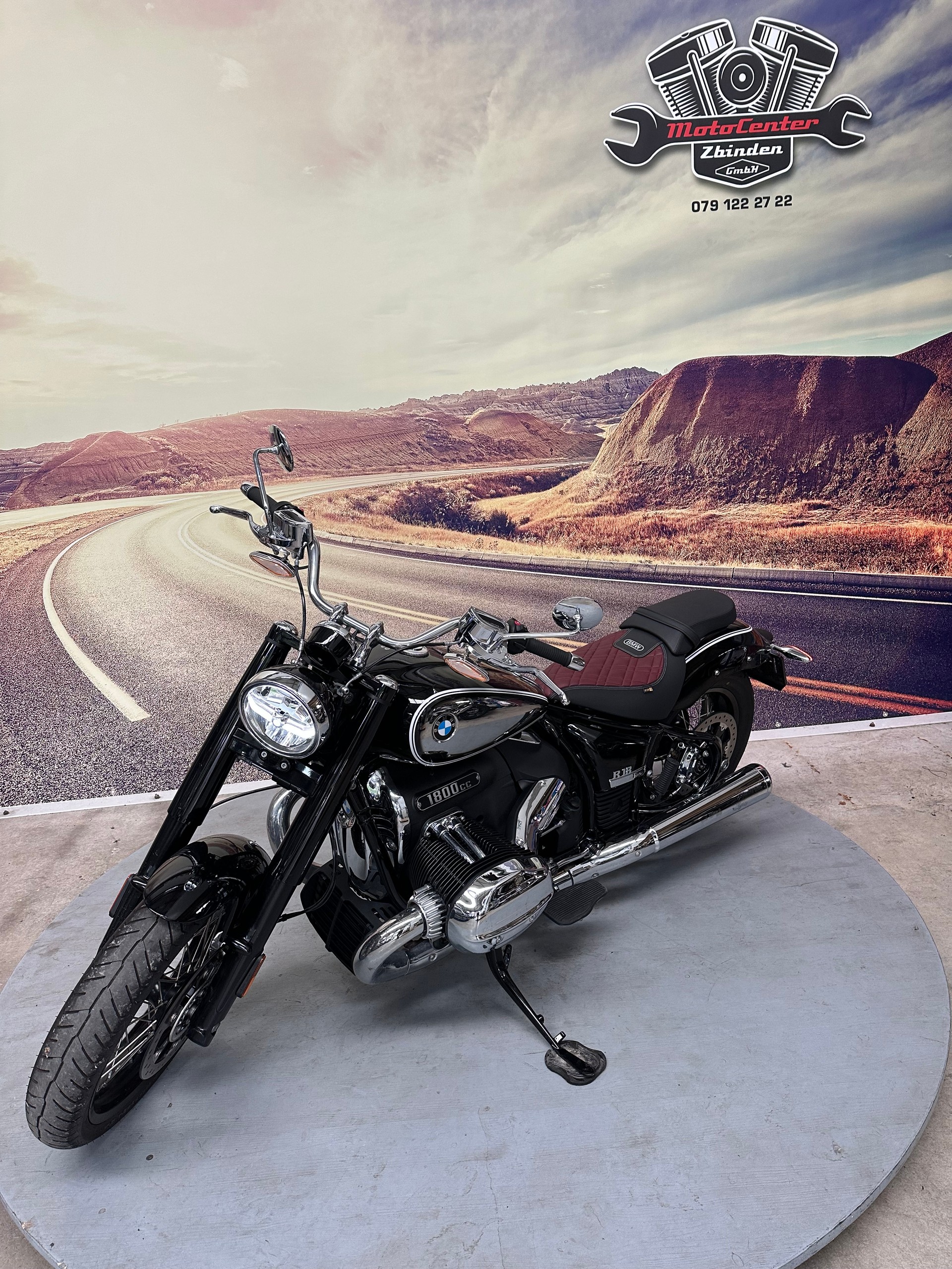 BMW R 18 mit Akrapovic Auspuff und Rückwärtsgang-showroom-element-3