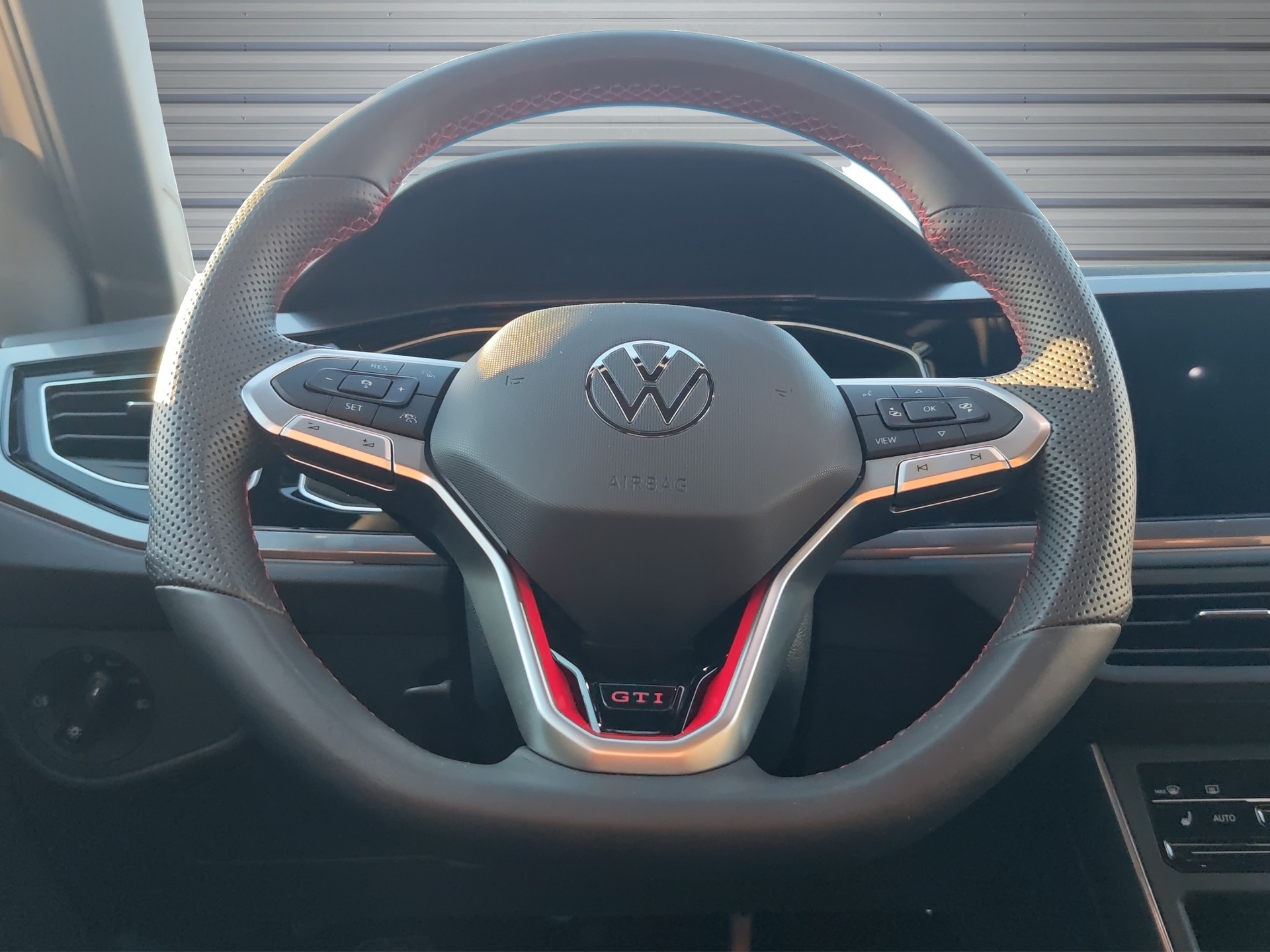 VW Polo 2.0 TSI GTI DSG-image-9
