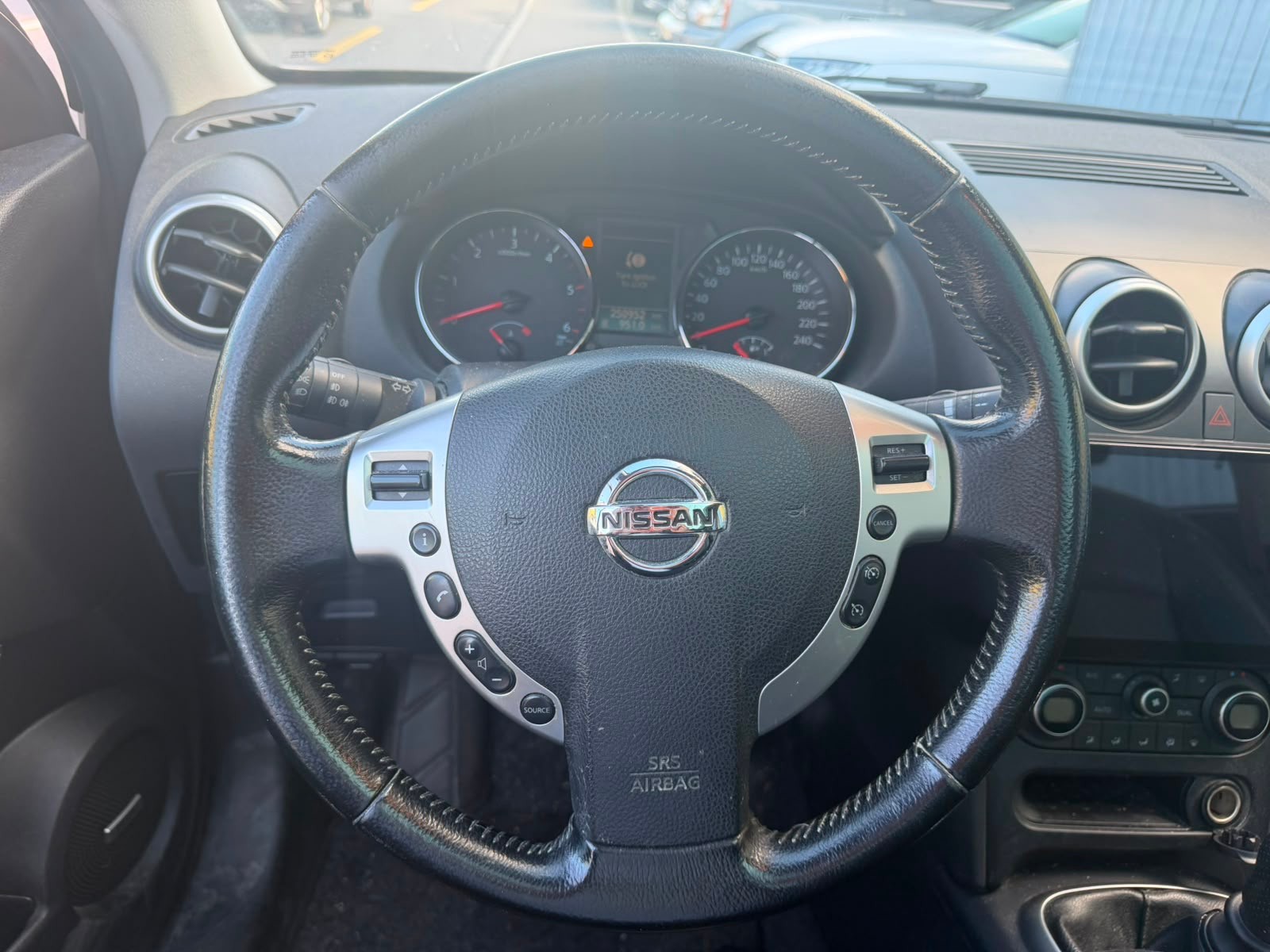 NISSAN Qashqai 2.0 dCi 4WD tekna-image-8