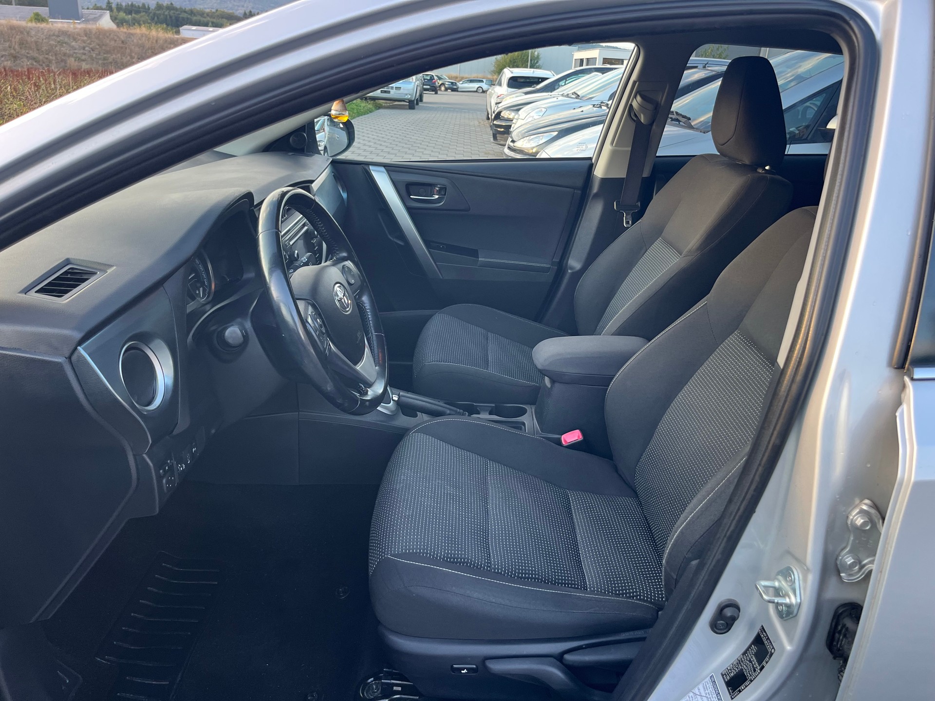 TOYOTA Auris 1.8 16V HSD Linea Sol-image-13