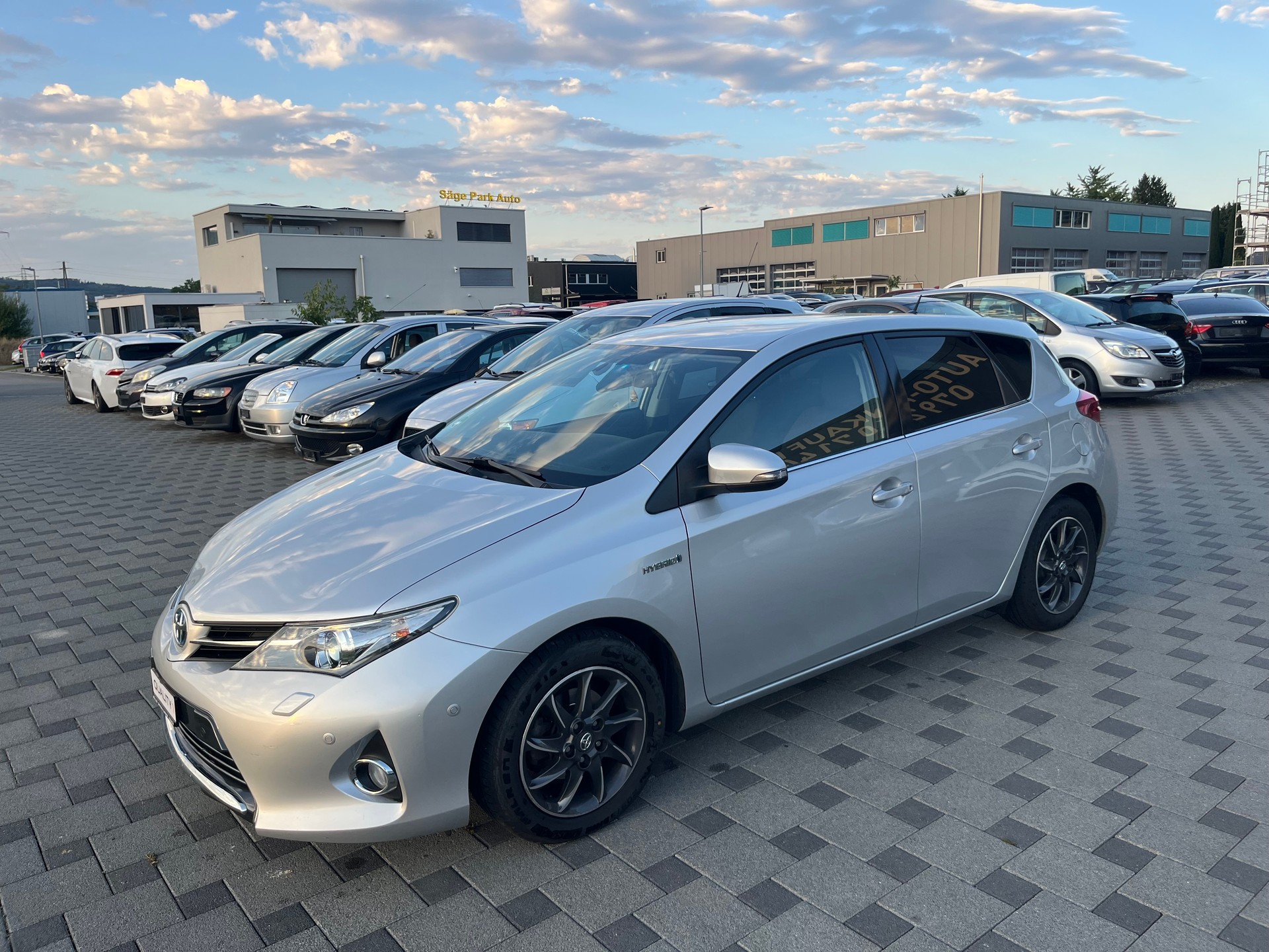 TOYOTA Auris 1.8 16V HSD Linea Sol-image-3
