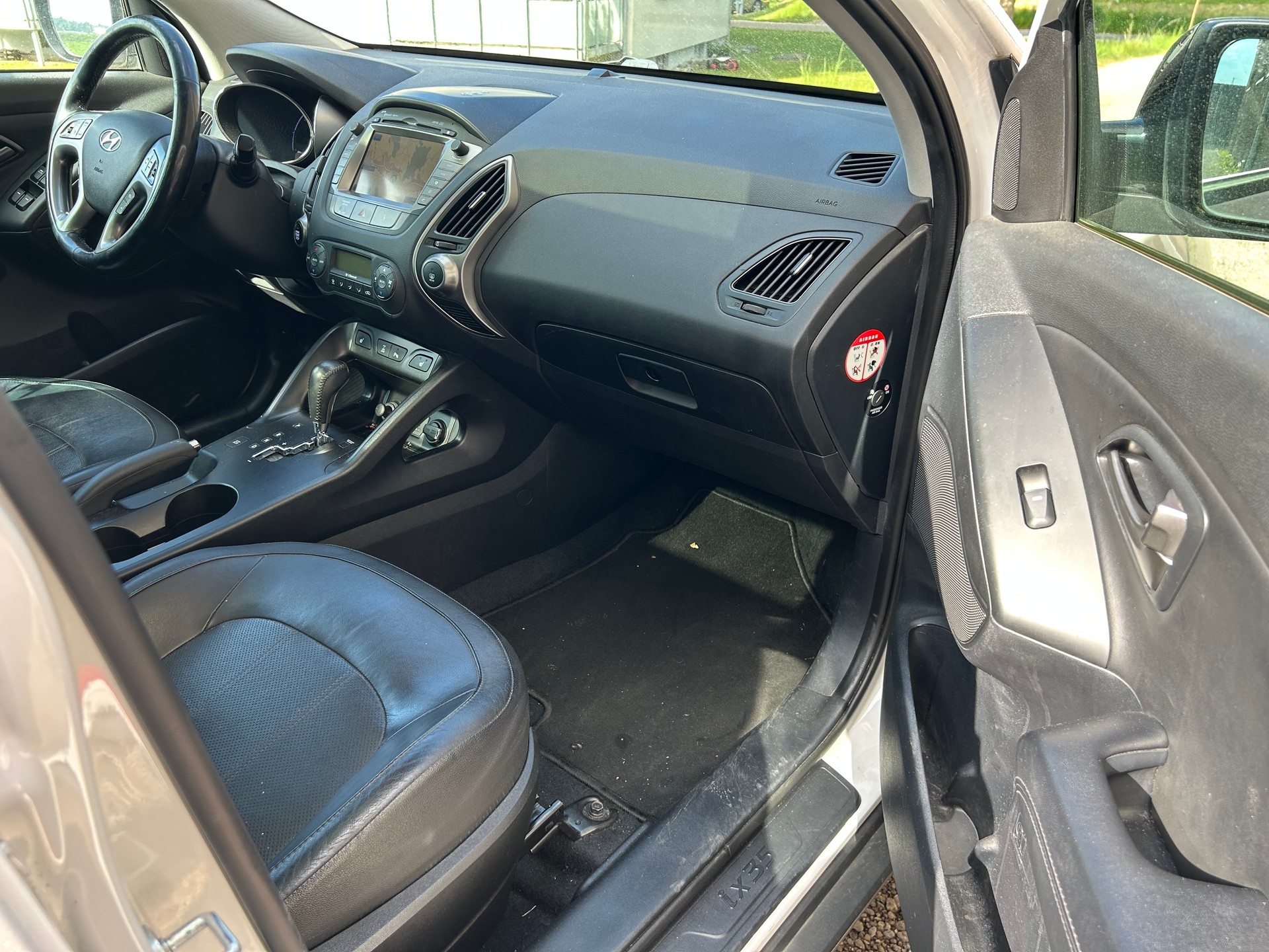 HYUNDAI iX 35 2.0 CRDi GO! Plus 4WD Automatic-image-9