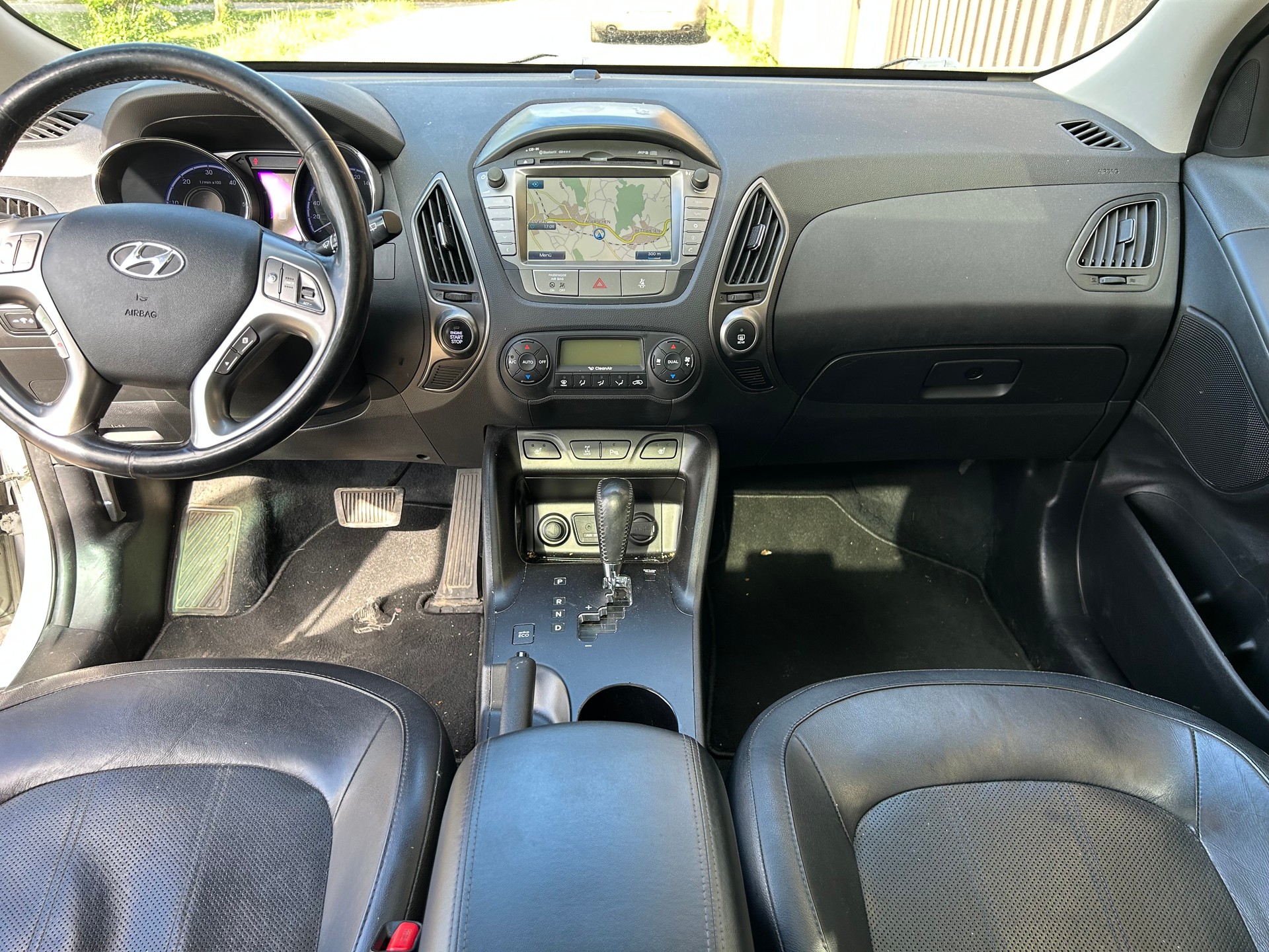 HYUNDAI iX 35 2.0 CRDi GO! Plus 4WD Automatic-image-10