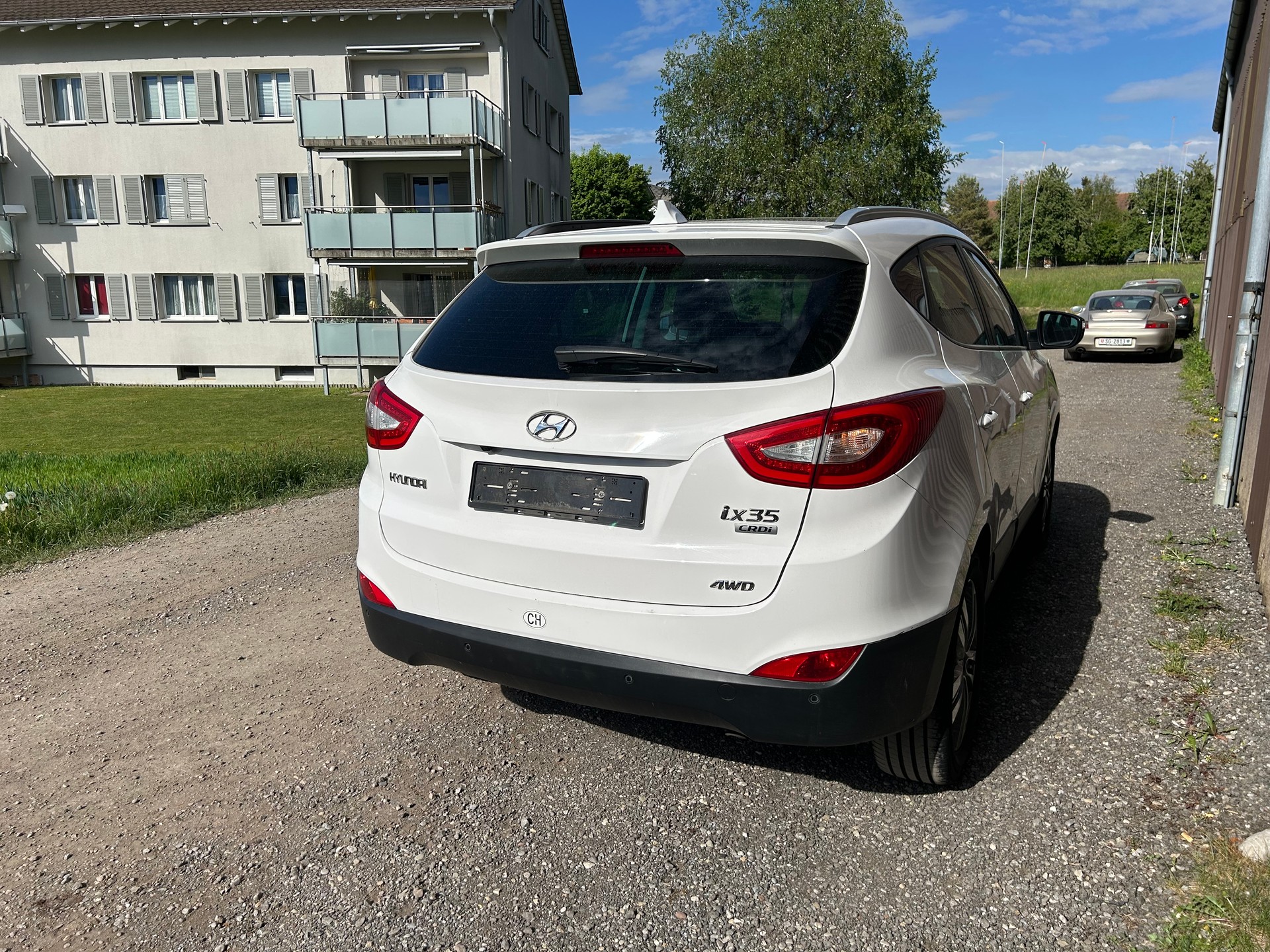 HYUNDAI iX 35 2.0 CRDi GO! Plus 4WD Automatic-image-6