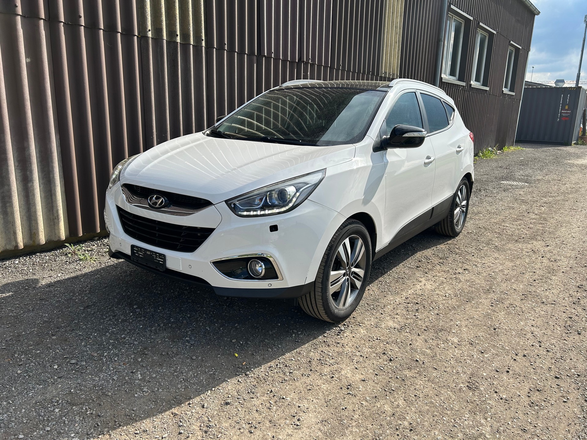 HYUNDAI iX 35 2.0 CRDi GO! Plus 4WD Automatic-image-3