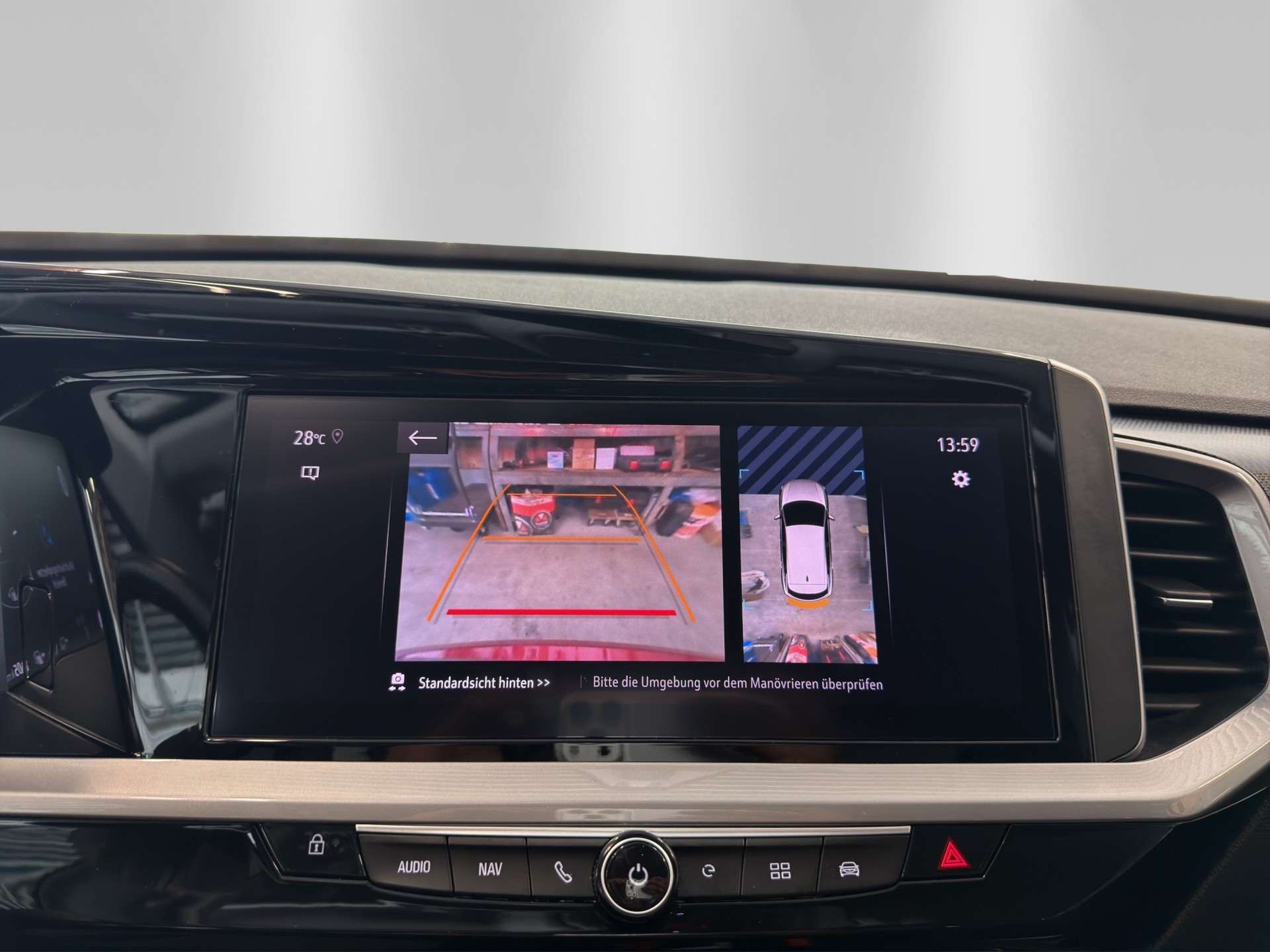 OPEL Grandland 1.6 Hybrid Elegance Automatik-image-10