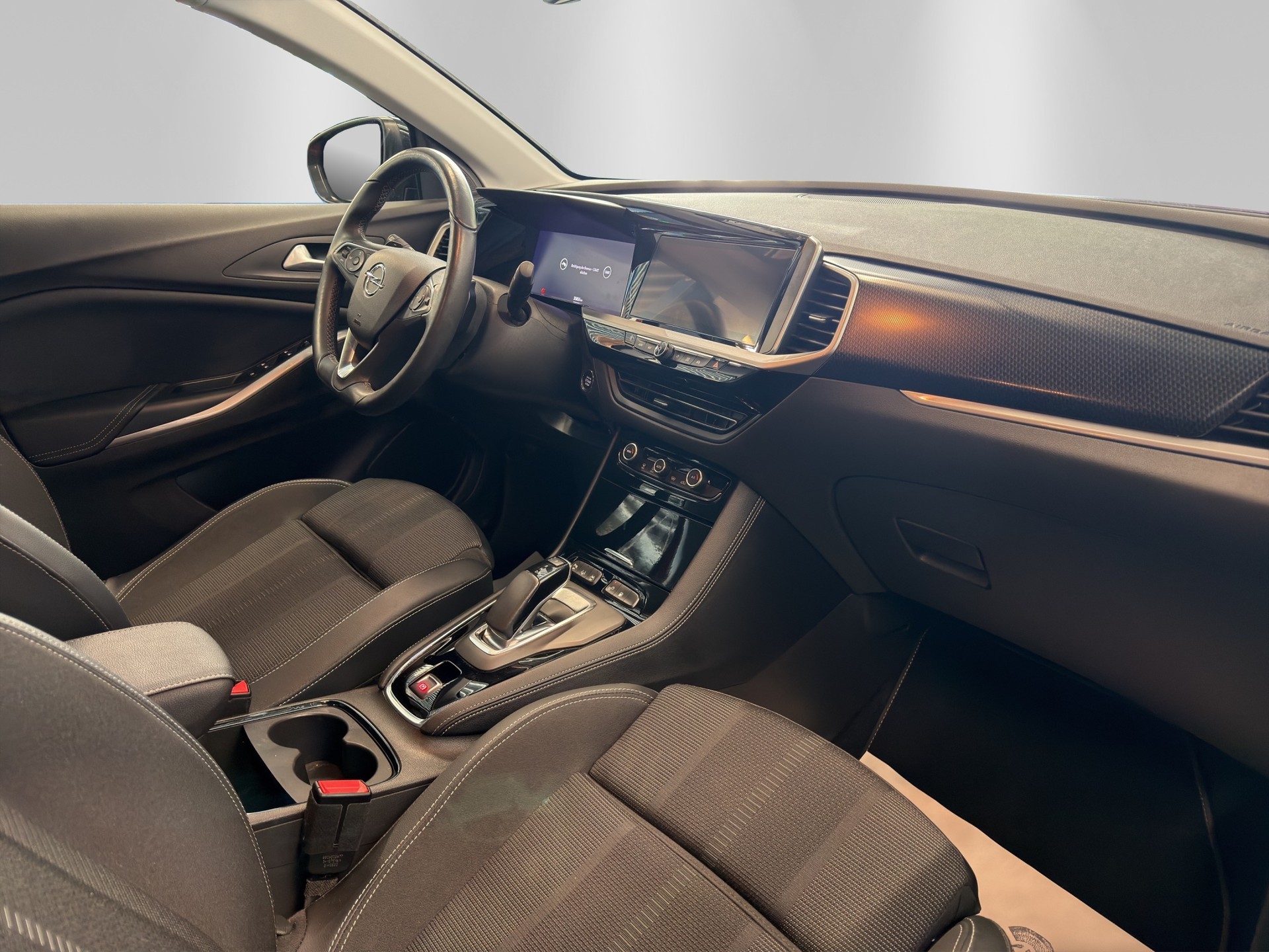 OPEL Grandland 1.6 Hybrid Elegance Automatik-image-13