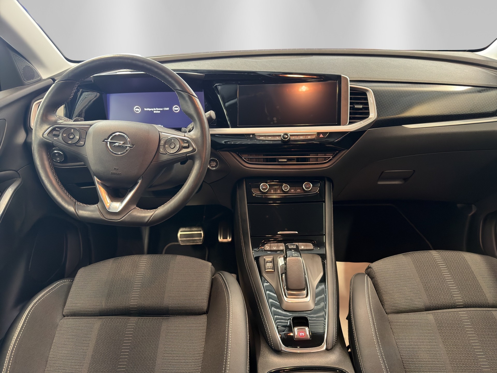 OPEL Grandland 1.6 Hybrid Elegance Automatik-image-8