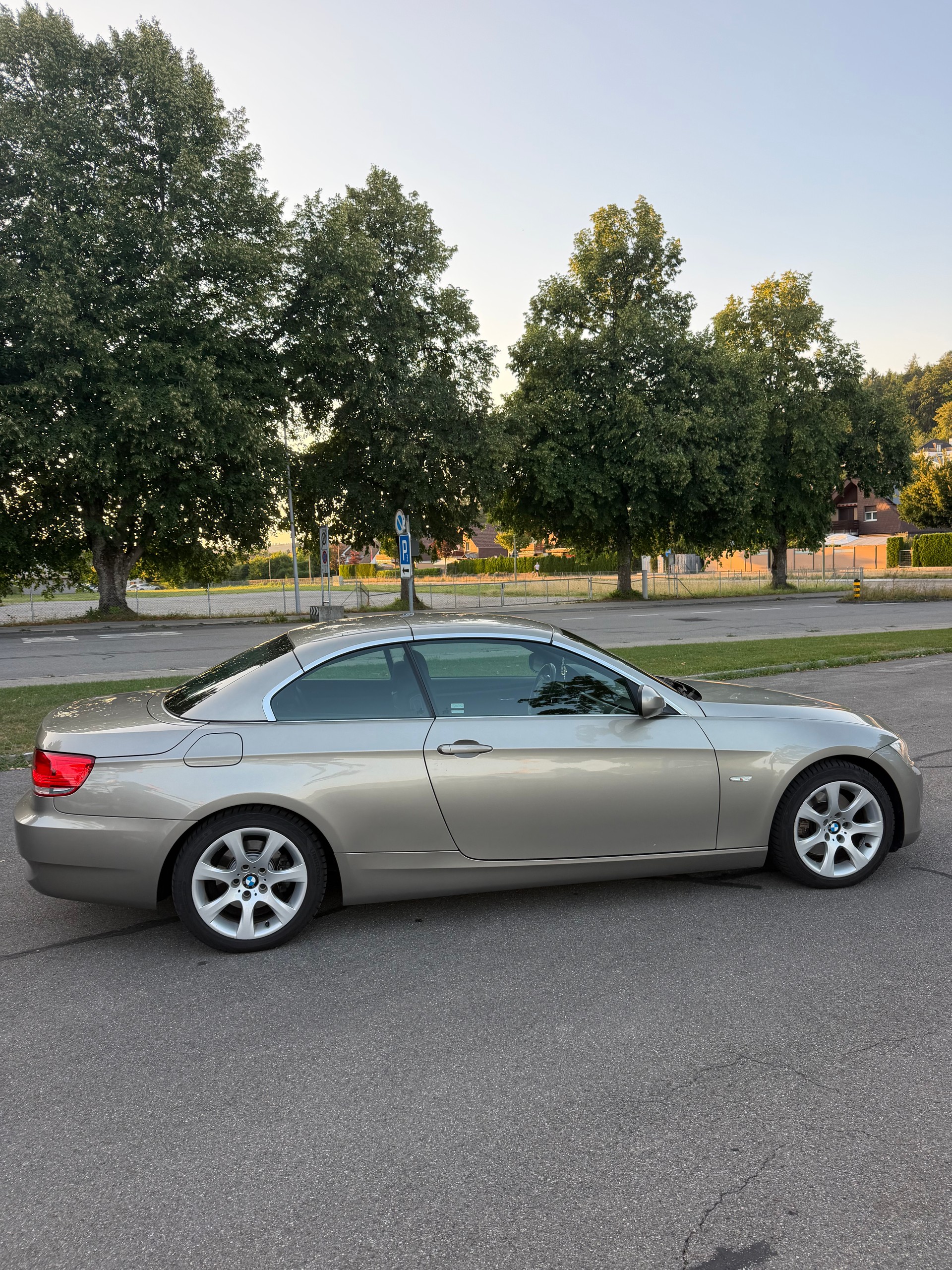 BMW 325i-image-3