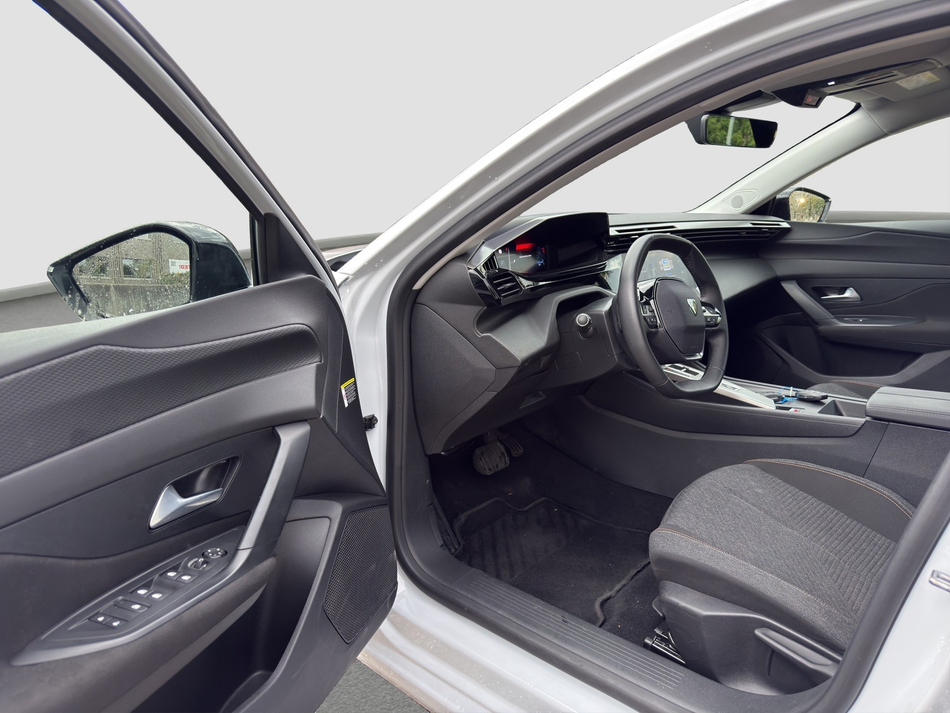 PEUGEOT 308 SW 1.2 Hybrid 136 Style ** Werkgarantie bis 5/2028 oder 100'000 km ** CH Auto ** 1. Hand ** Frisch ab Service **-image-9