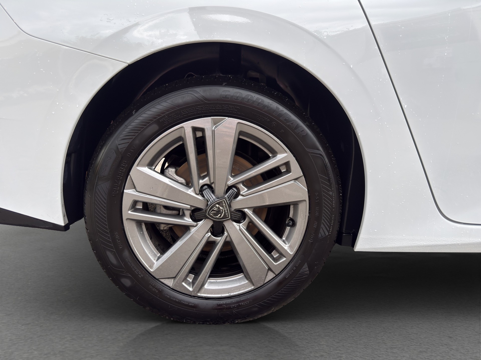 PEUGEOT 308 SW 1.2 Hybrid 136 Style ** Werkgarantie bis 5/2028 oder 100'000 km ** CH Auto ** 1. Hand ** Frisch ab Service **-image-15