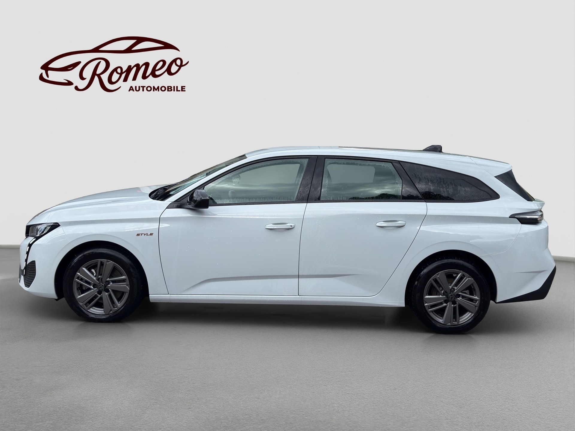 PEUGEOT 308 SW 1.2 Hybrid 136 Style ** Werkgarantie bis 5/2028 oder 100'000 km ** CH Auto ** 1. Hand ** Frisch ab Service **-image-4