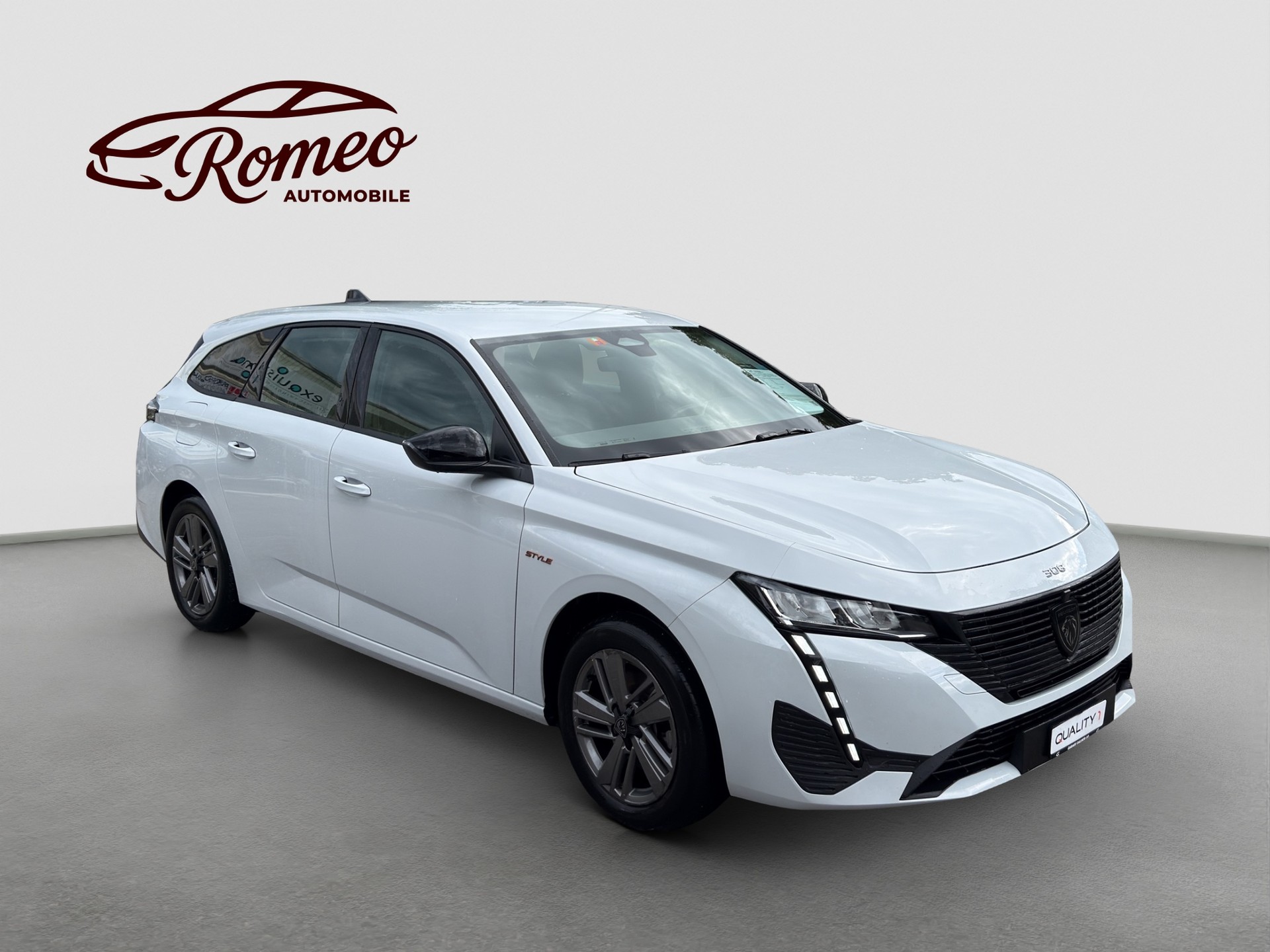 PEUGEOT 308 SW 1.2 Hybrid 136 Style ** Werkgarantie bis 5/2028 oder 100'000 km ** CH Auto ** 1. Hand ** Frisch ab Service **-image-3
