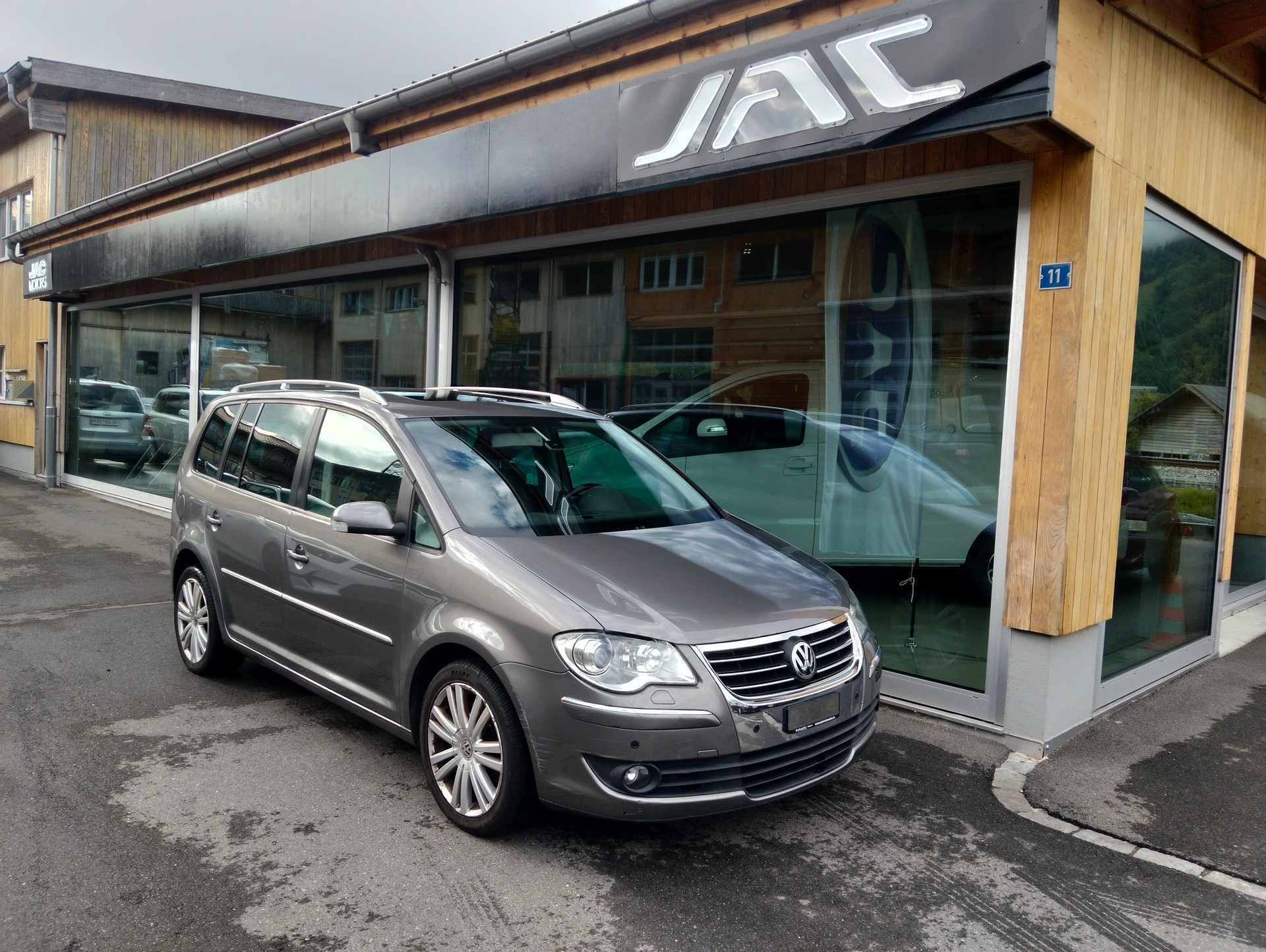 VW Touran 1.4 TSI Highline-image-0