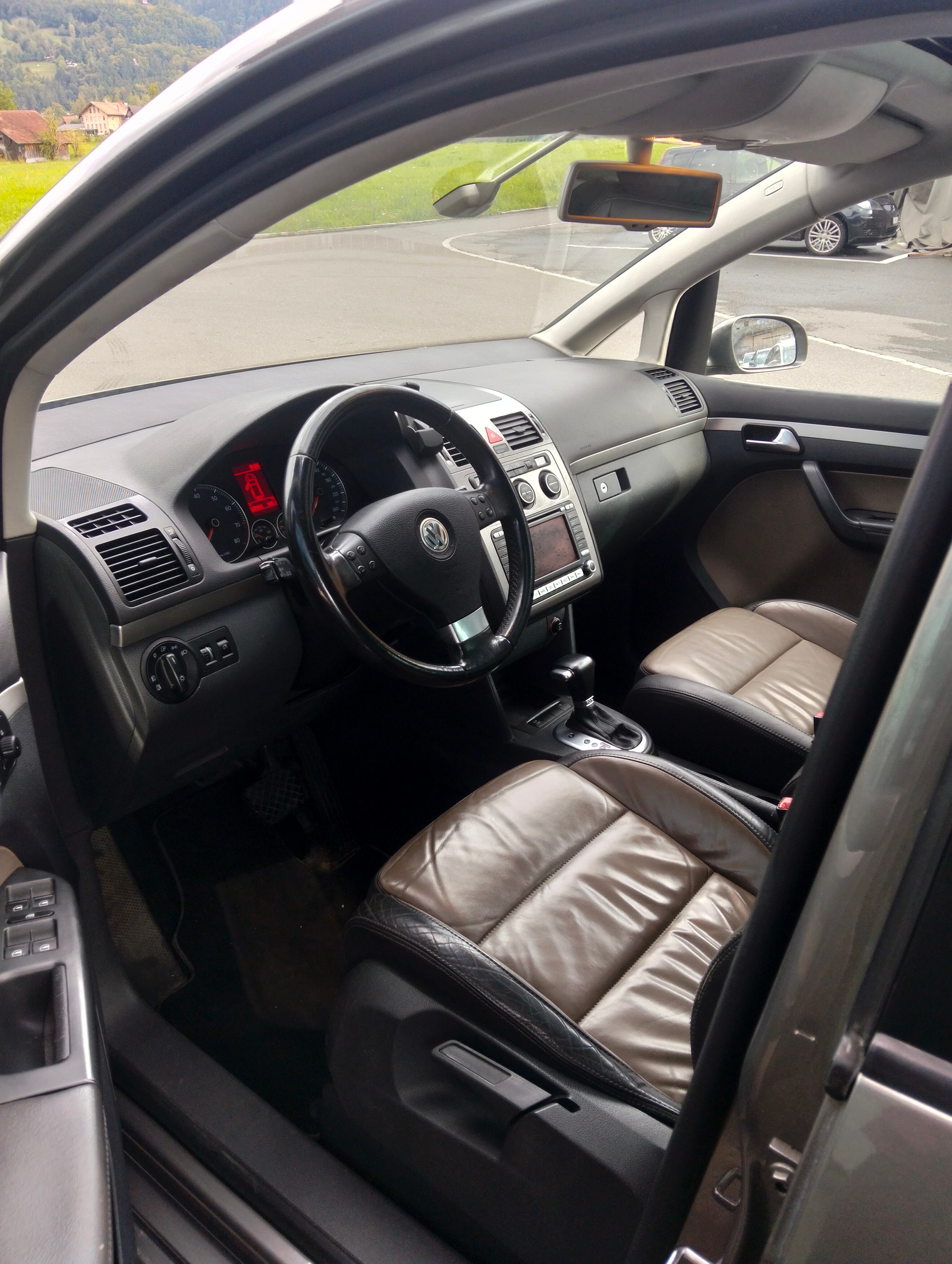 VW Touran 1.4 TSI Highline-image-3