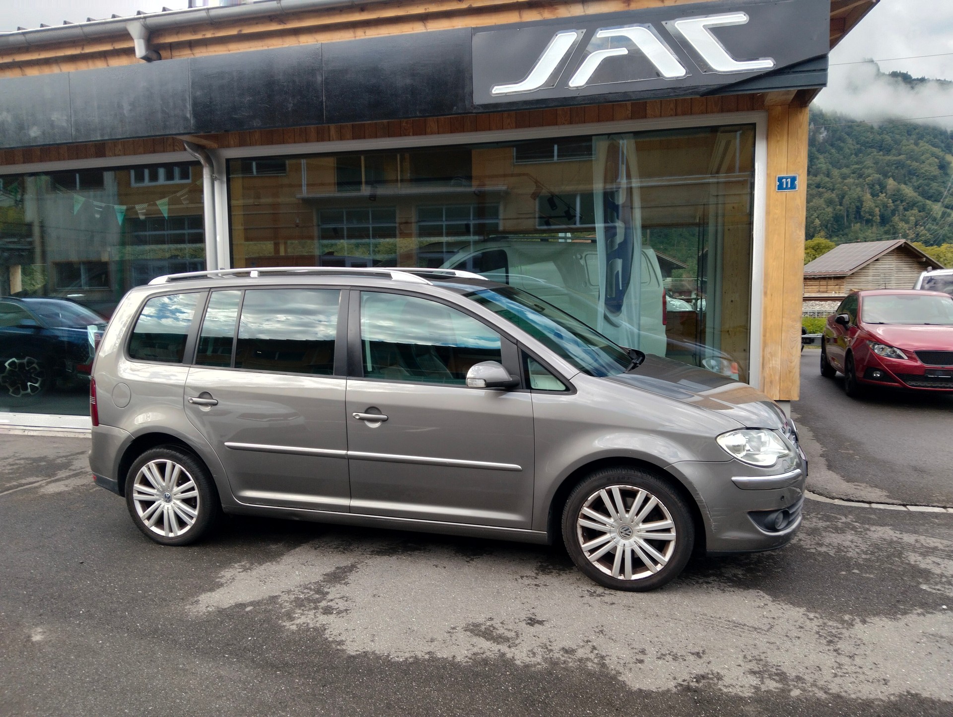 VW Touran 1.4 TSI Highline-image-1