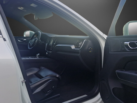 VOLVO XC60 T8 eAWD R-Design-image-10