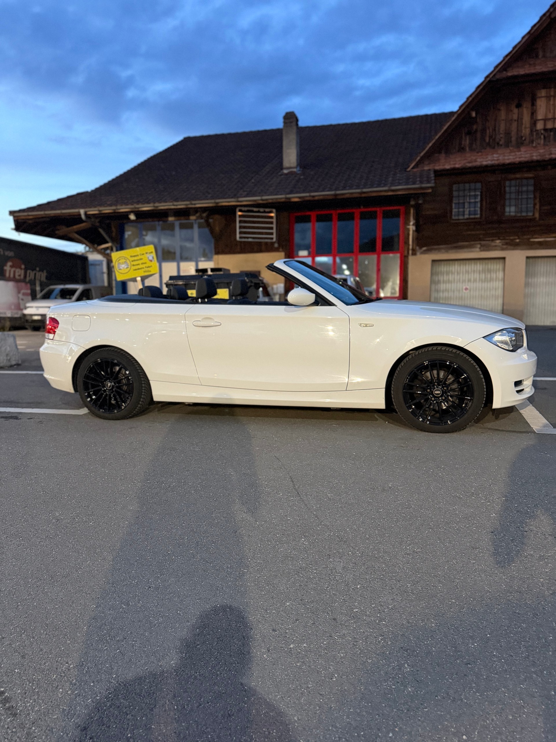 BMW 118i-image-1
