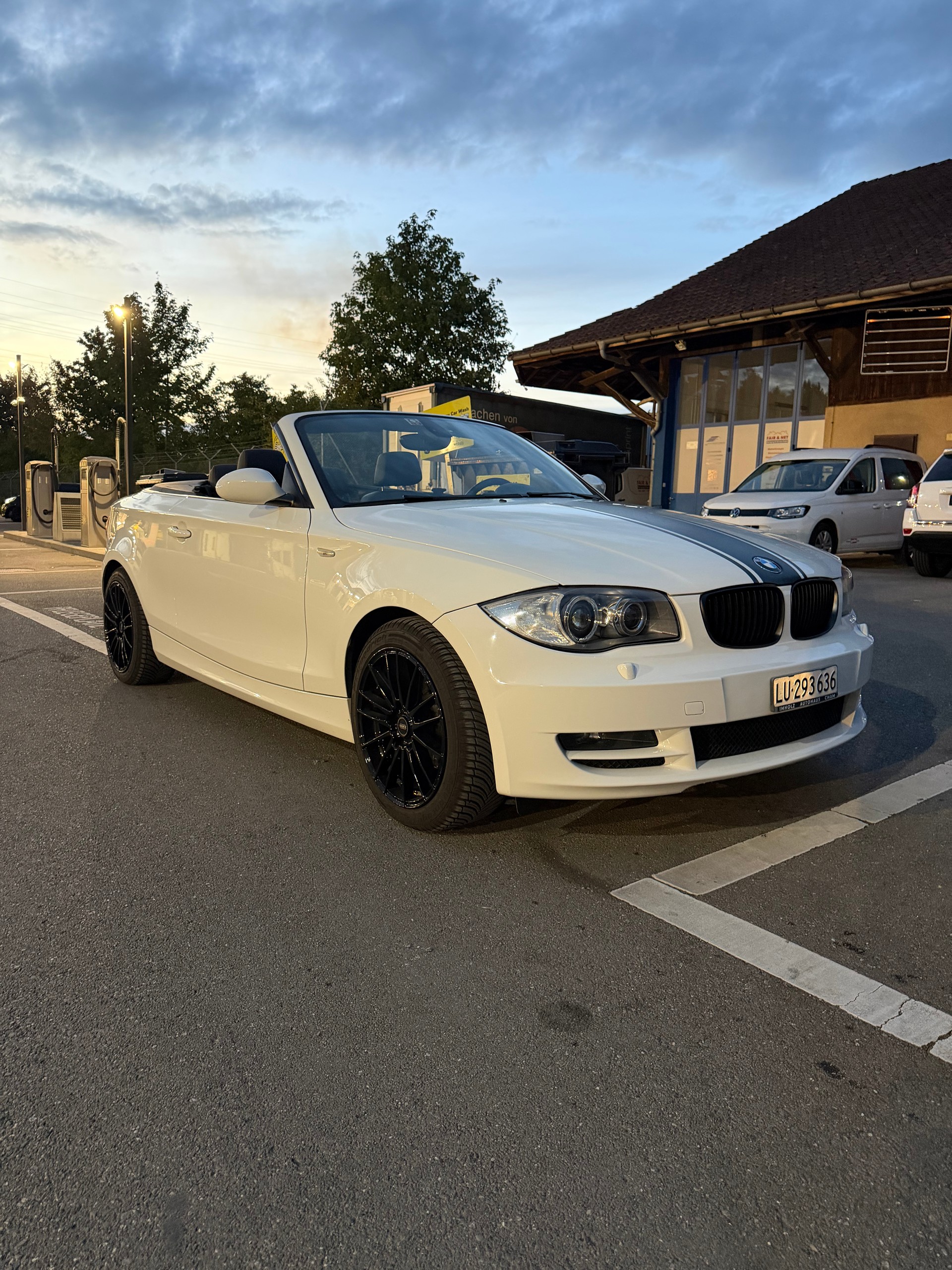 BMW 118i-image-0