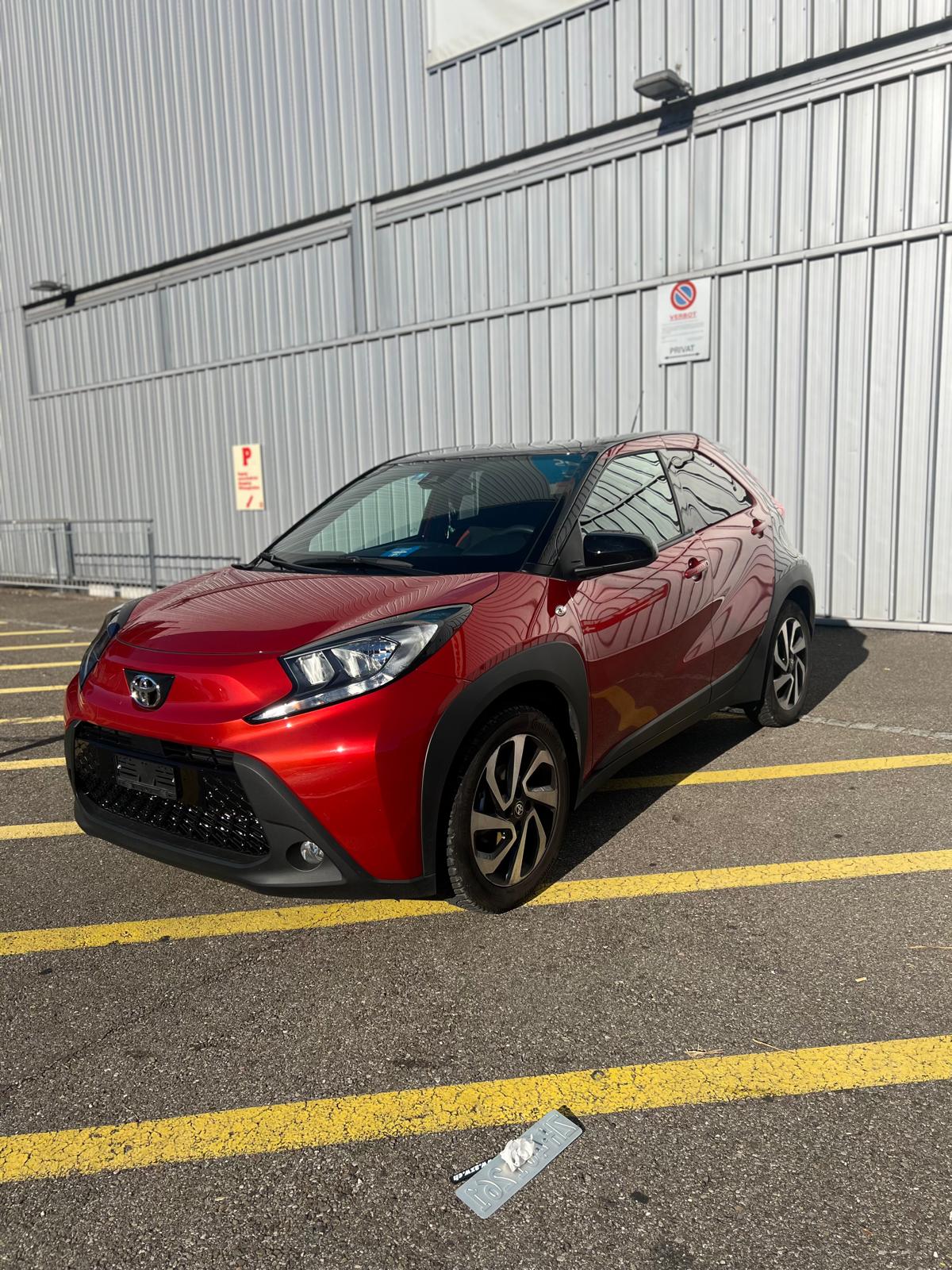 TOYOTA 1.0 VVT-i Trend