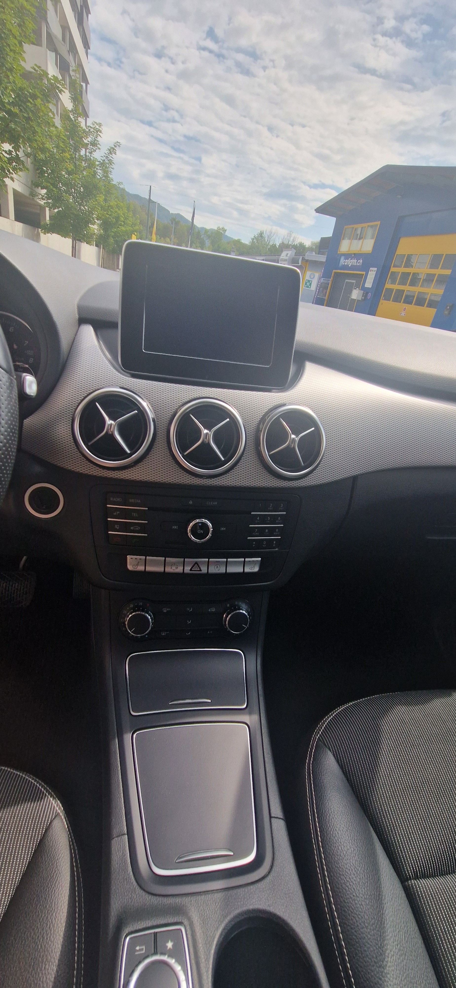 MERCEDES-BENZ B 220 4m-image-1