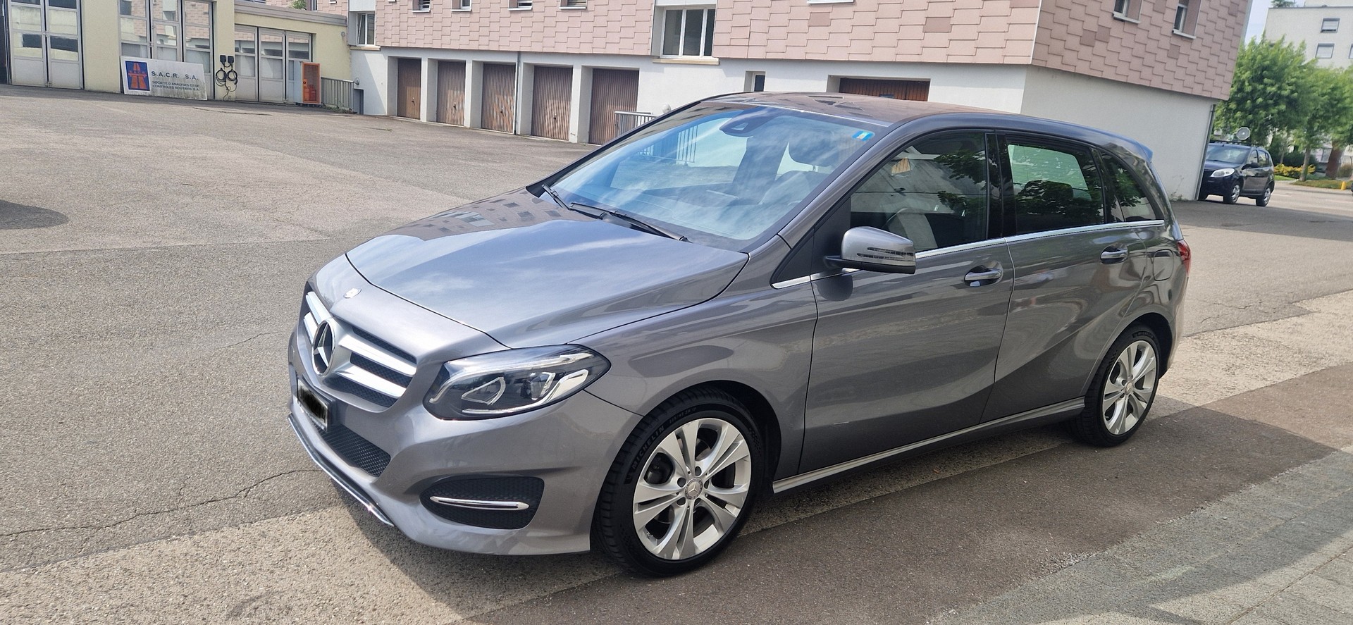 MERCEDES-BENZ B 220 4m-image-2