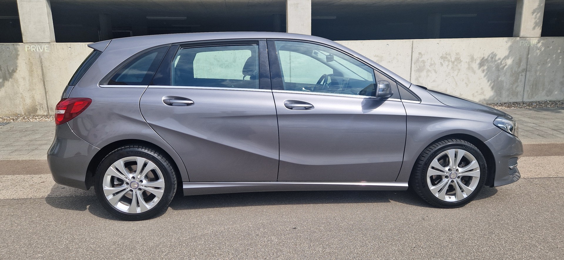 MERCEDES-BENZ B 220 4m-image-0
