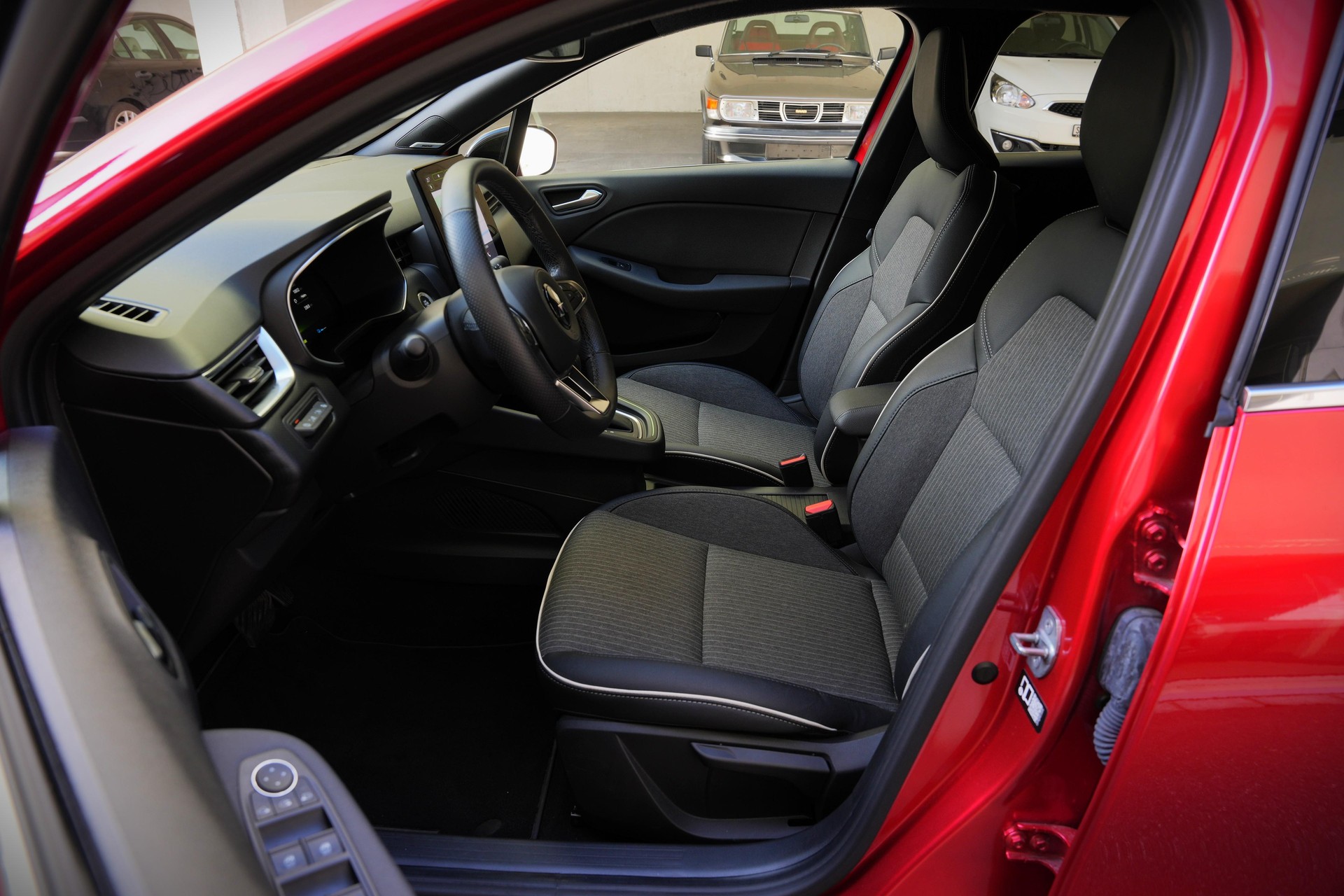 MITSUBISHI Colt 1.6 HEV Instyle-image-5