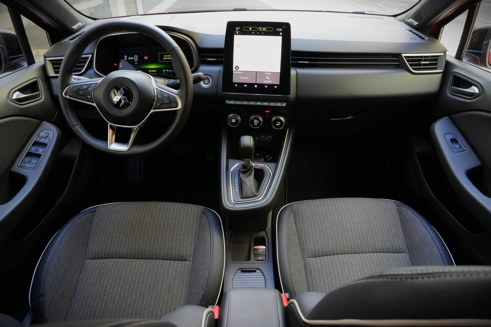 MITSUBISHI Colt 1.6 HEV Instyle-image-8