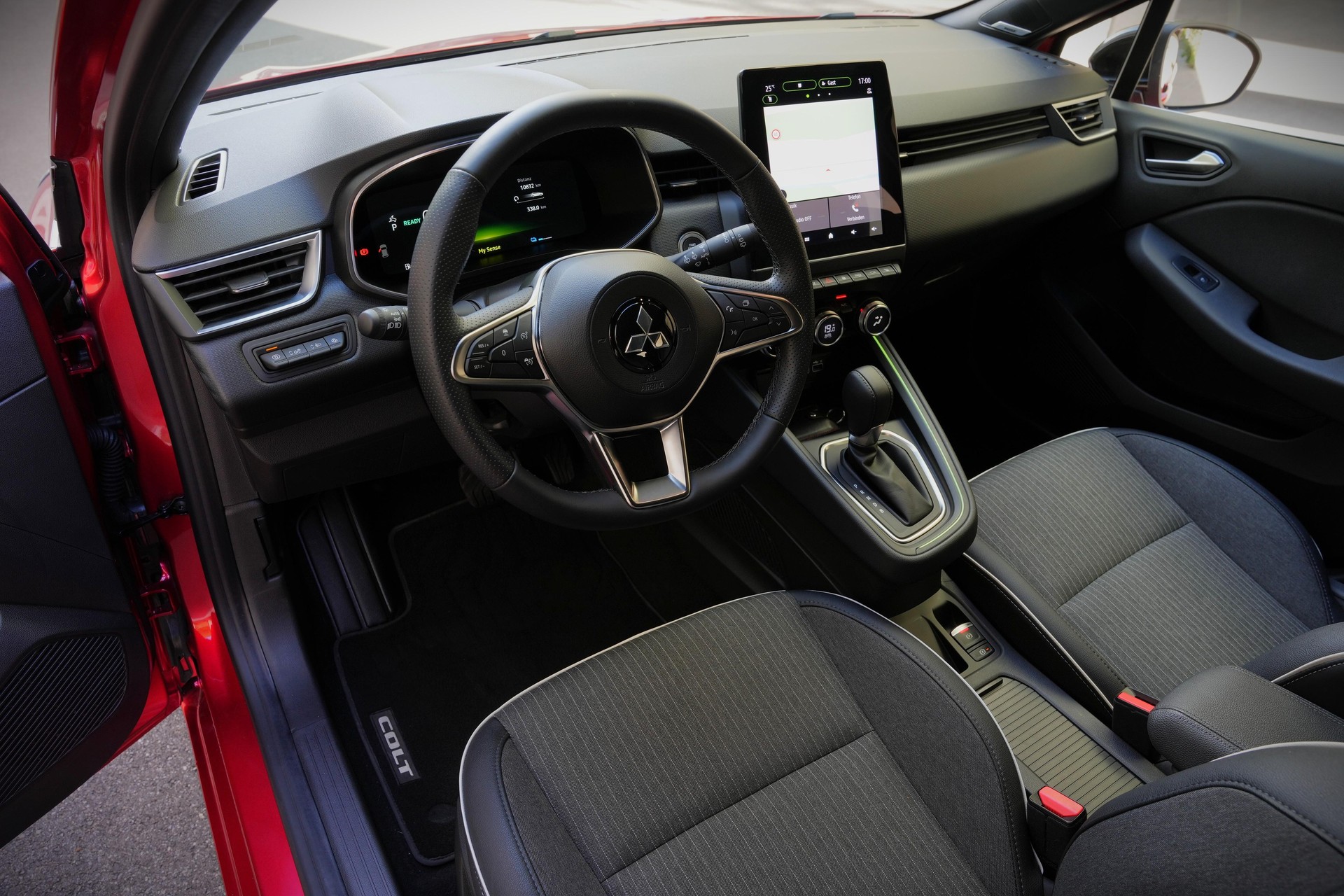 MITSUBISHI Colt 1.6 HEV Instyle-image-4