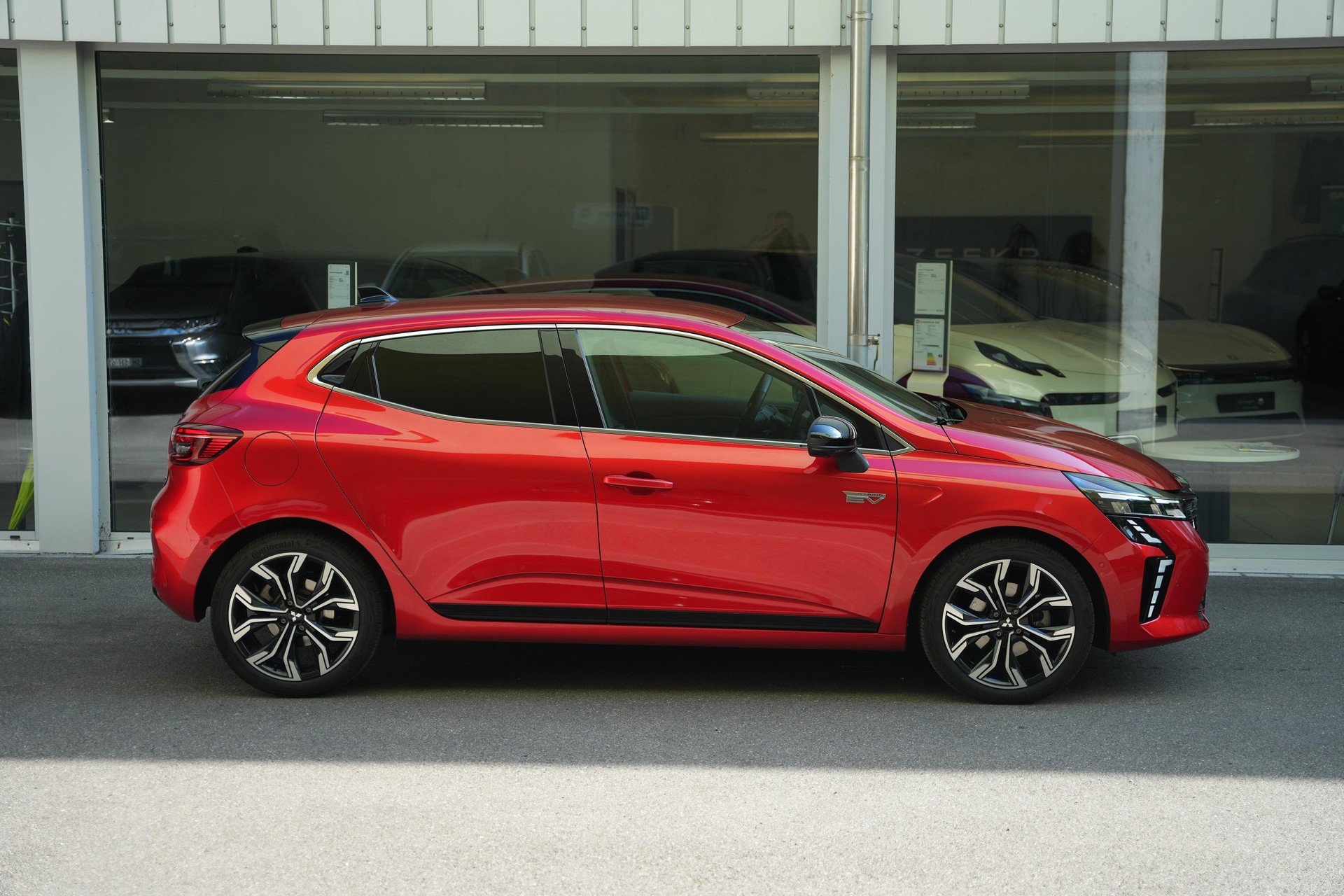 MITSUBISHI Colt 1.6 HEV Instyle-image-1