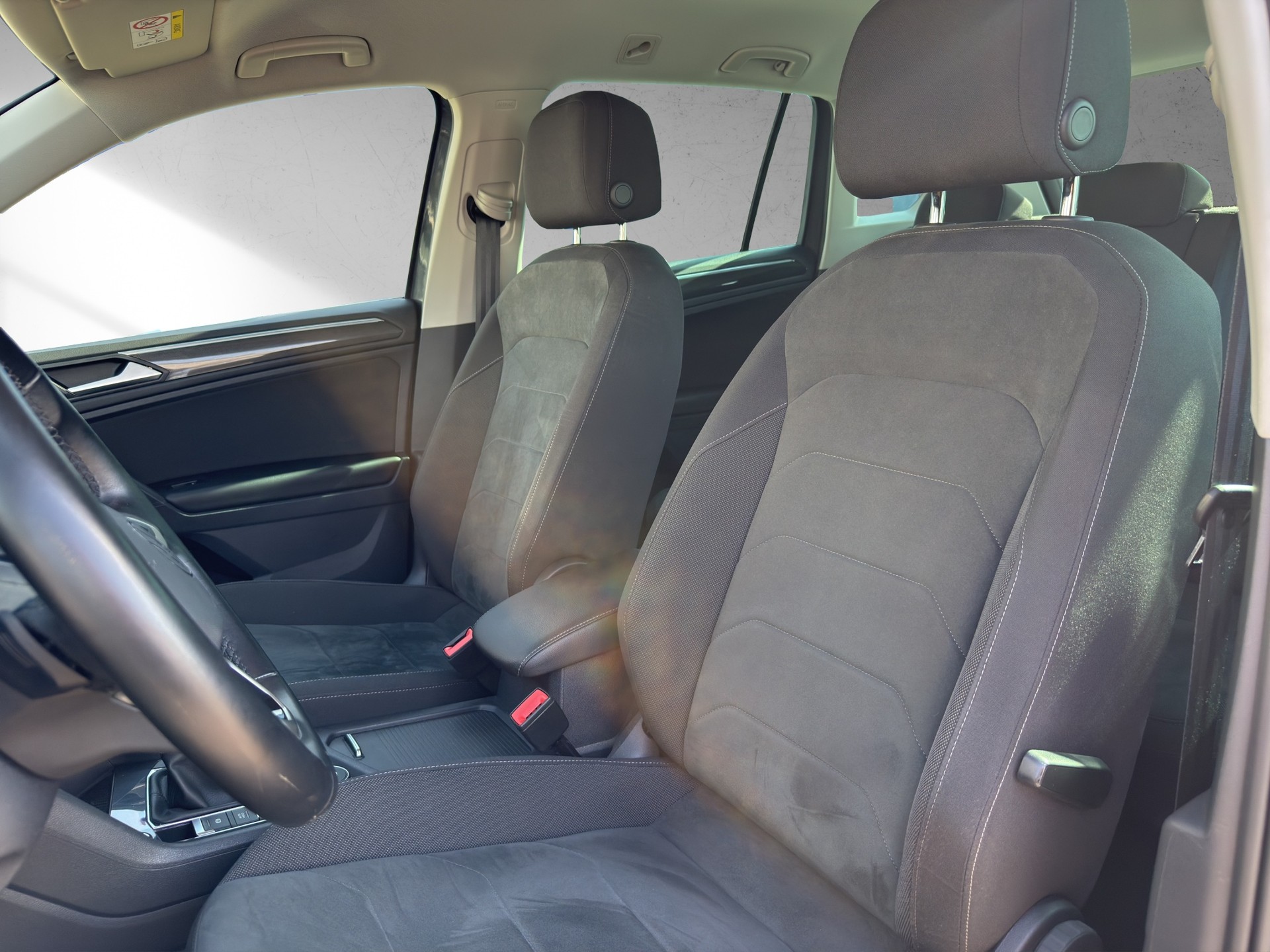 VW Tiguan 2.0 TDI SCR R-Line 4Motion DSG-image-6