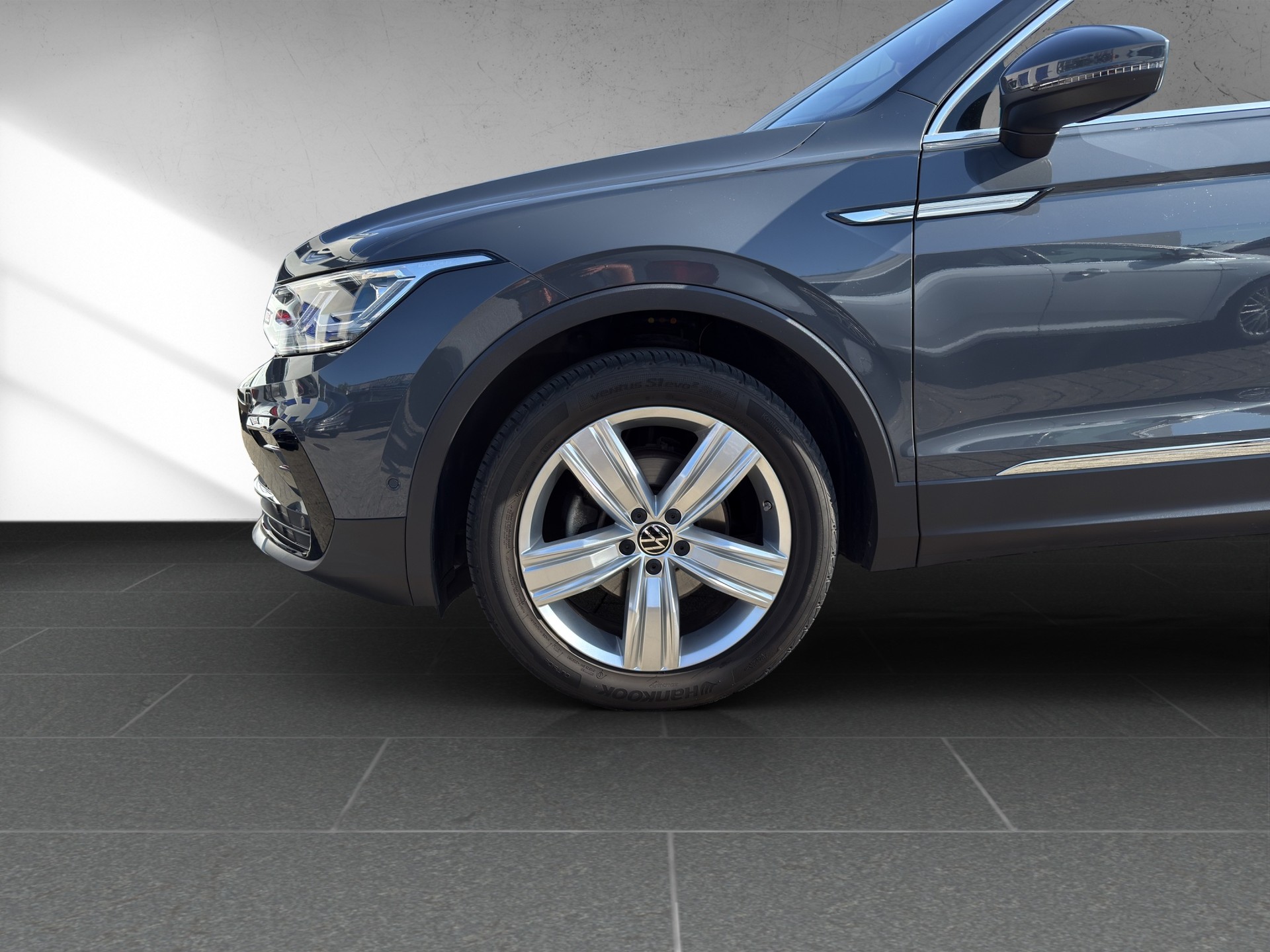 VW Tiguan 2.0 TDI SCR R-Line 4Motion DSG-image-13