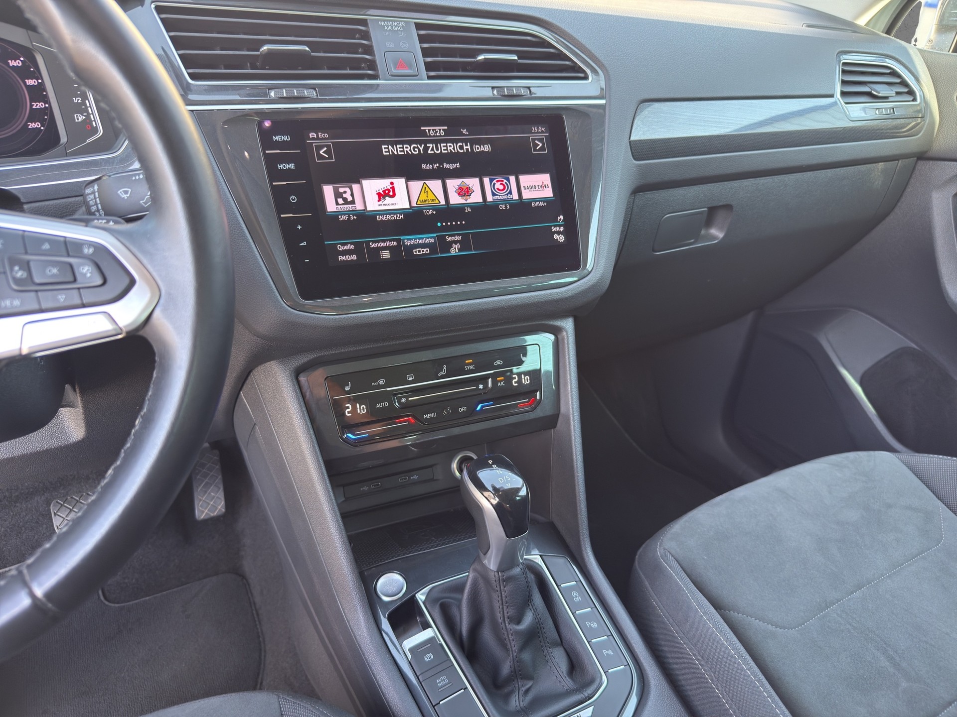 VW Tiguan 2.0 TDI SCR R-Line 4Motion DSG-image-7
