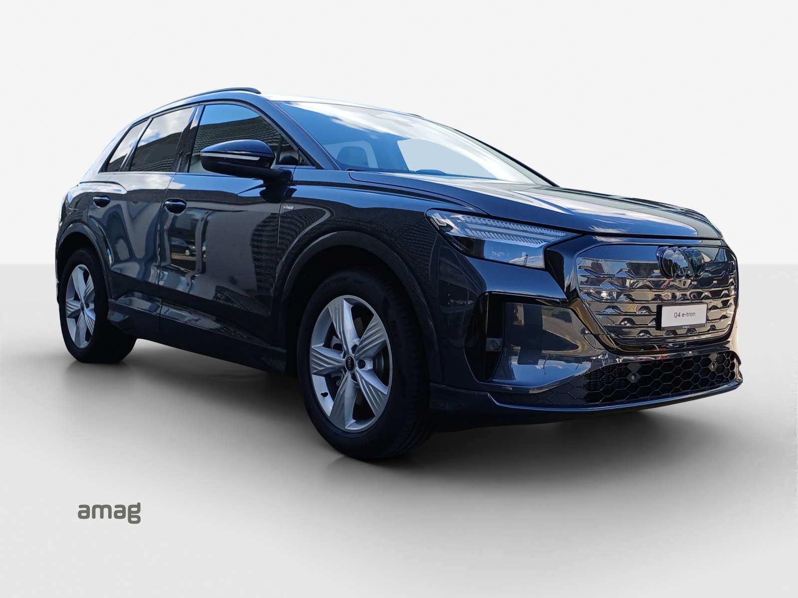 AUDI Q4 e-tron SUV quattro performance Swiss Ski-image-5