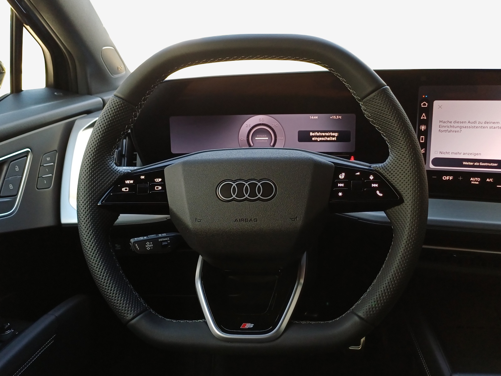 AUDI Q4 e-tron SUV quattro performance Swiss Ski-image-9
