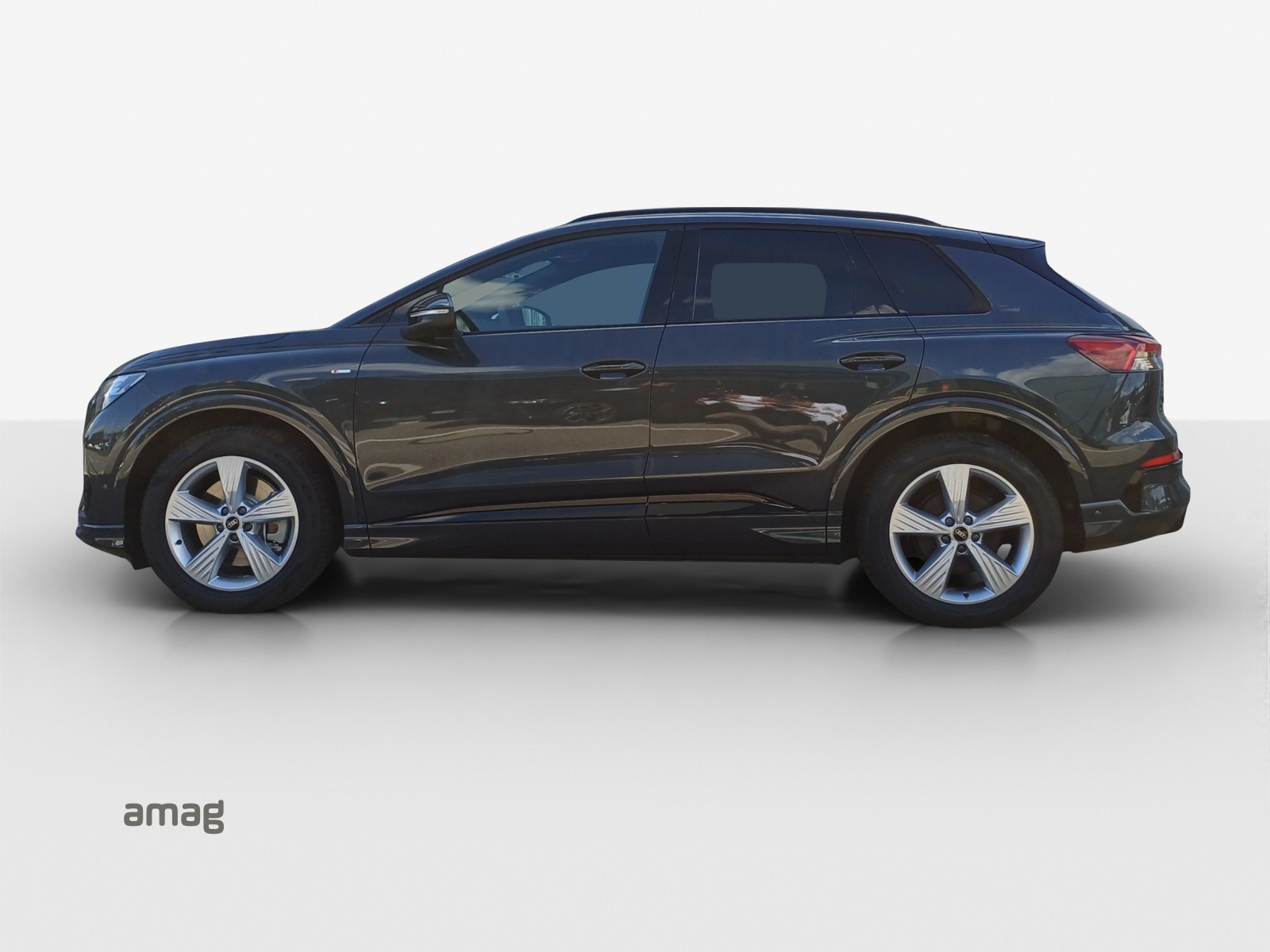 AUDI Q4 e-tron SUV quattro performance Swiss Ski-showroom-element-1