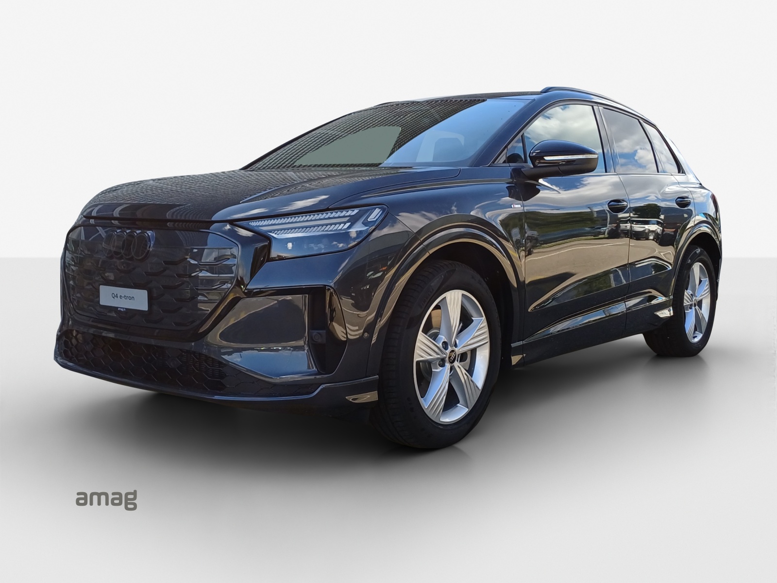 AUDI Q4 e-tron SUV quattro performance Swiss Ski